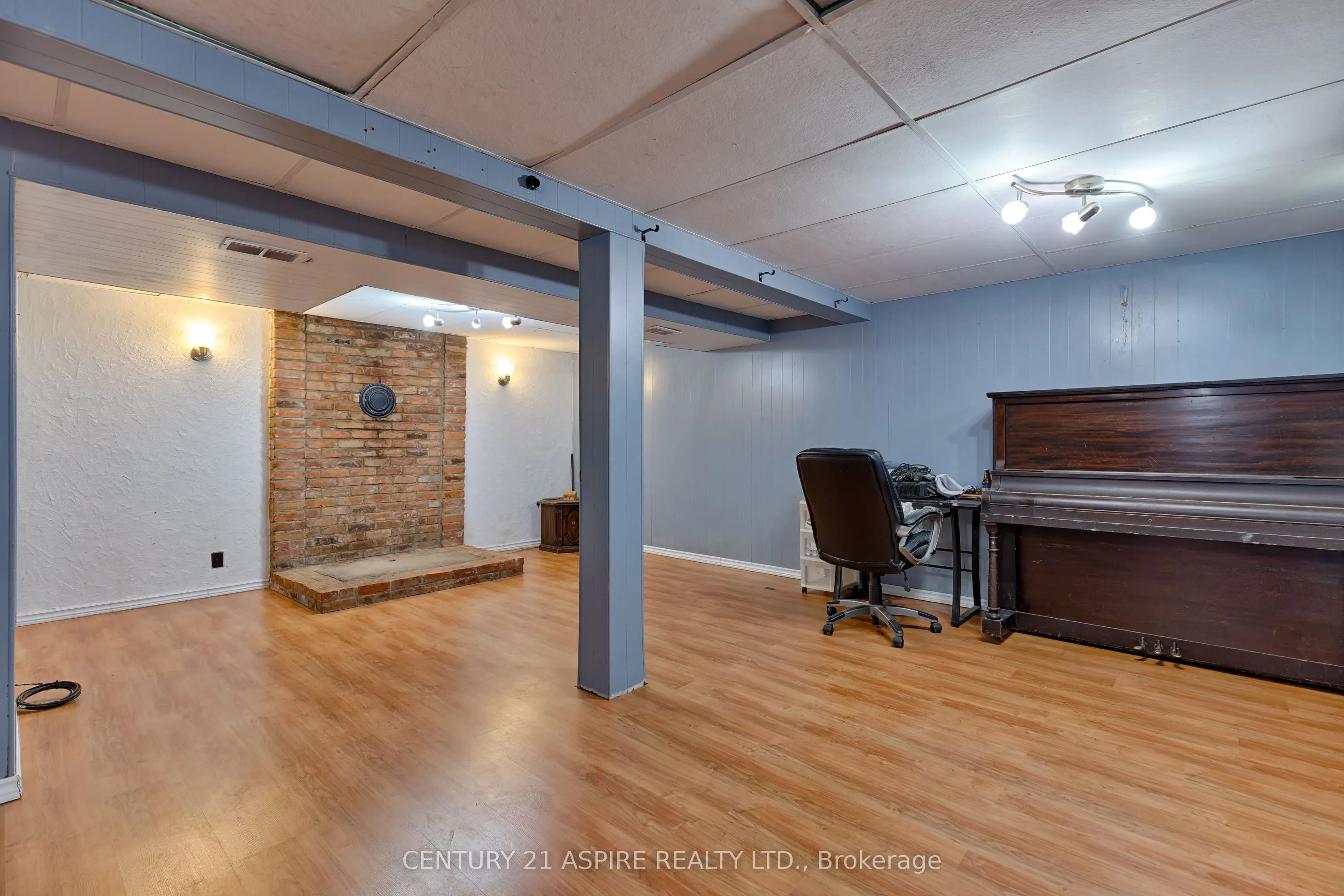123 Ellis Avenue
