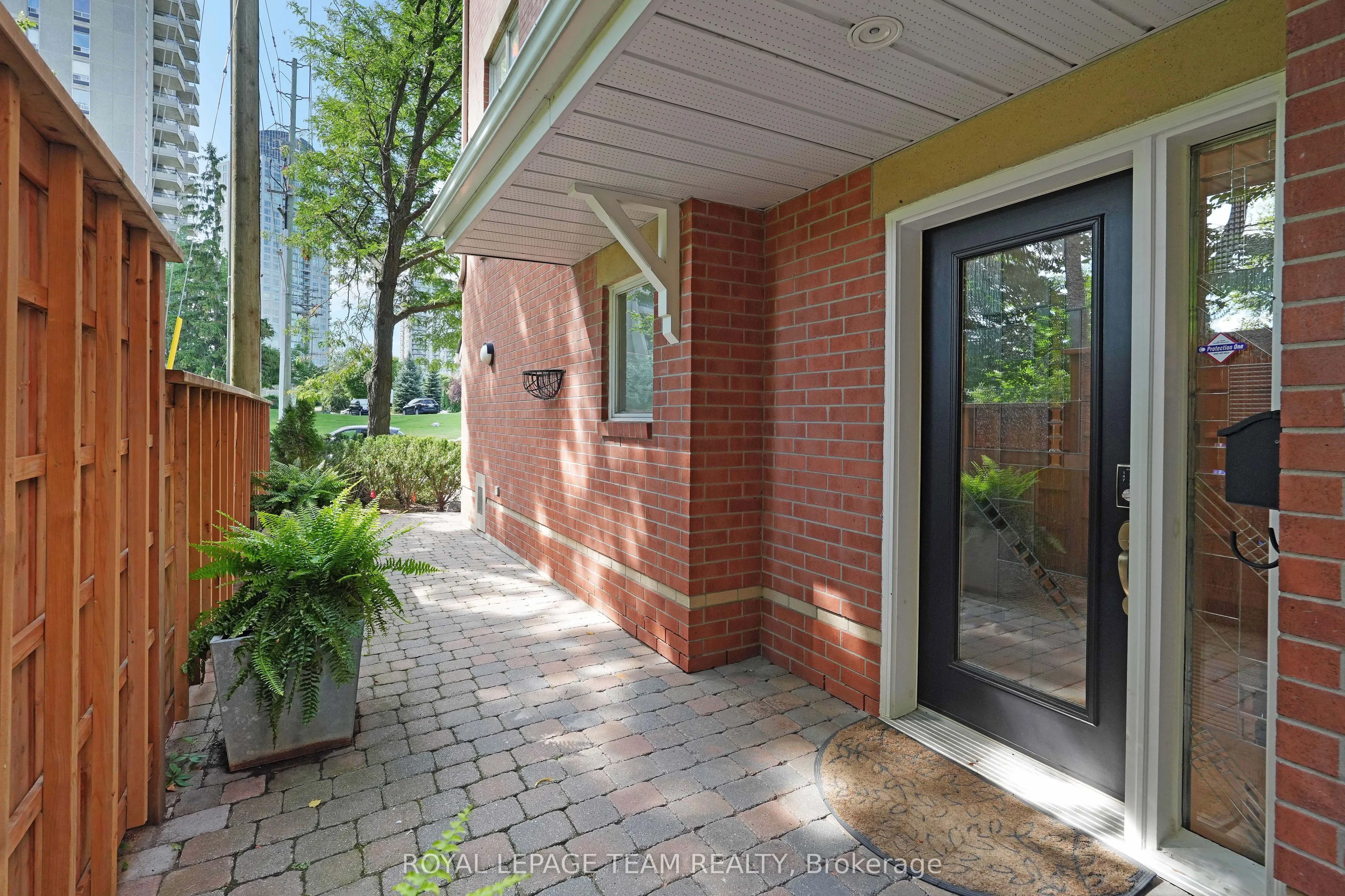 201 CLEARVIEW Avenue