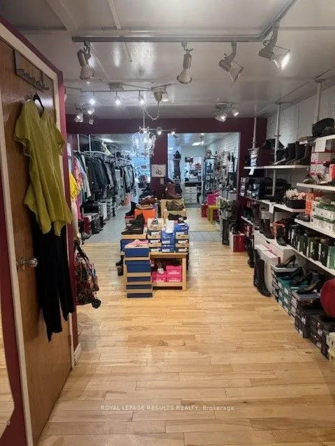 33 Talbot Street E