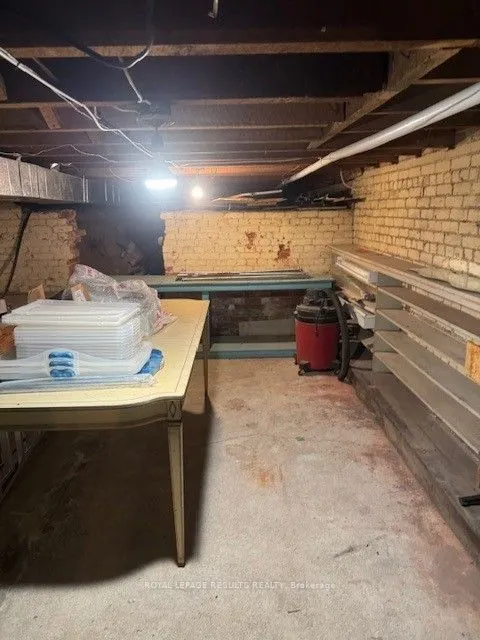 33 Talbot Street E