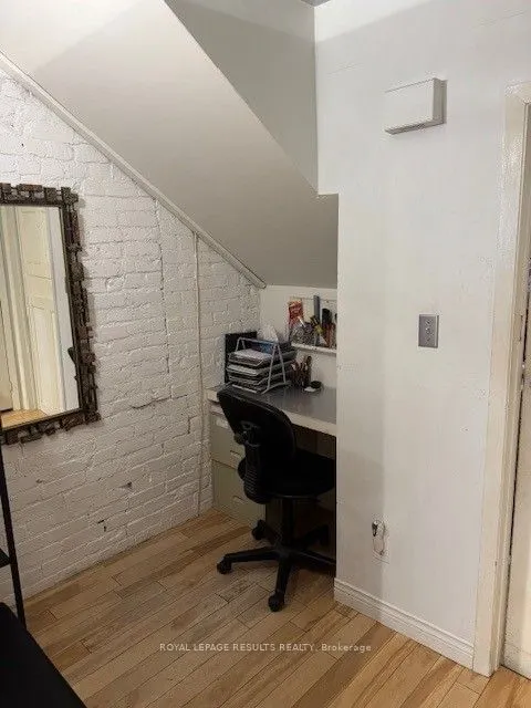 33 Talbot Street E