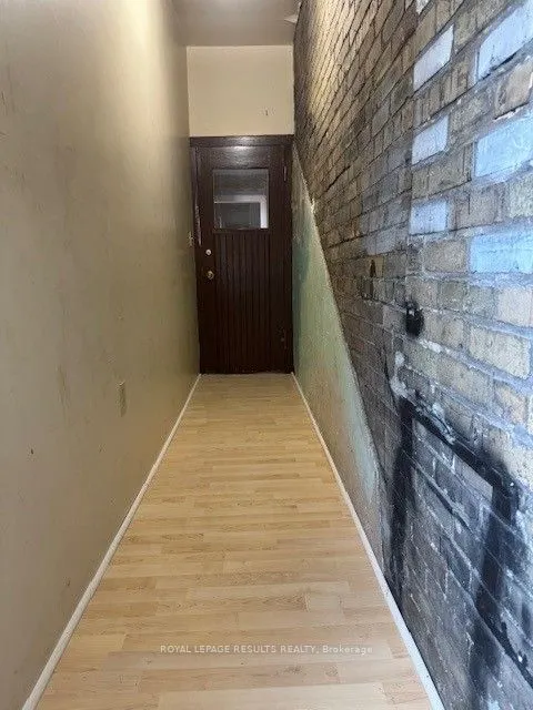 33 Talbot Street E