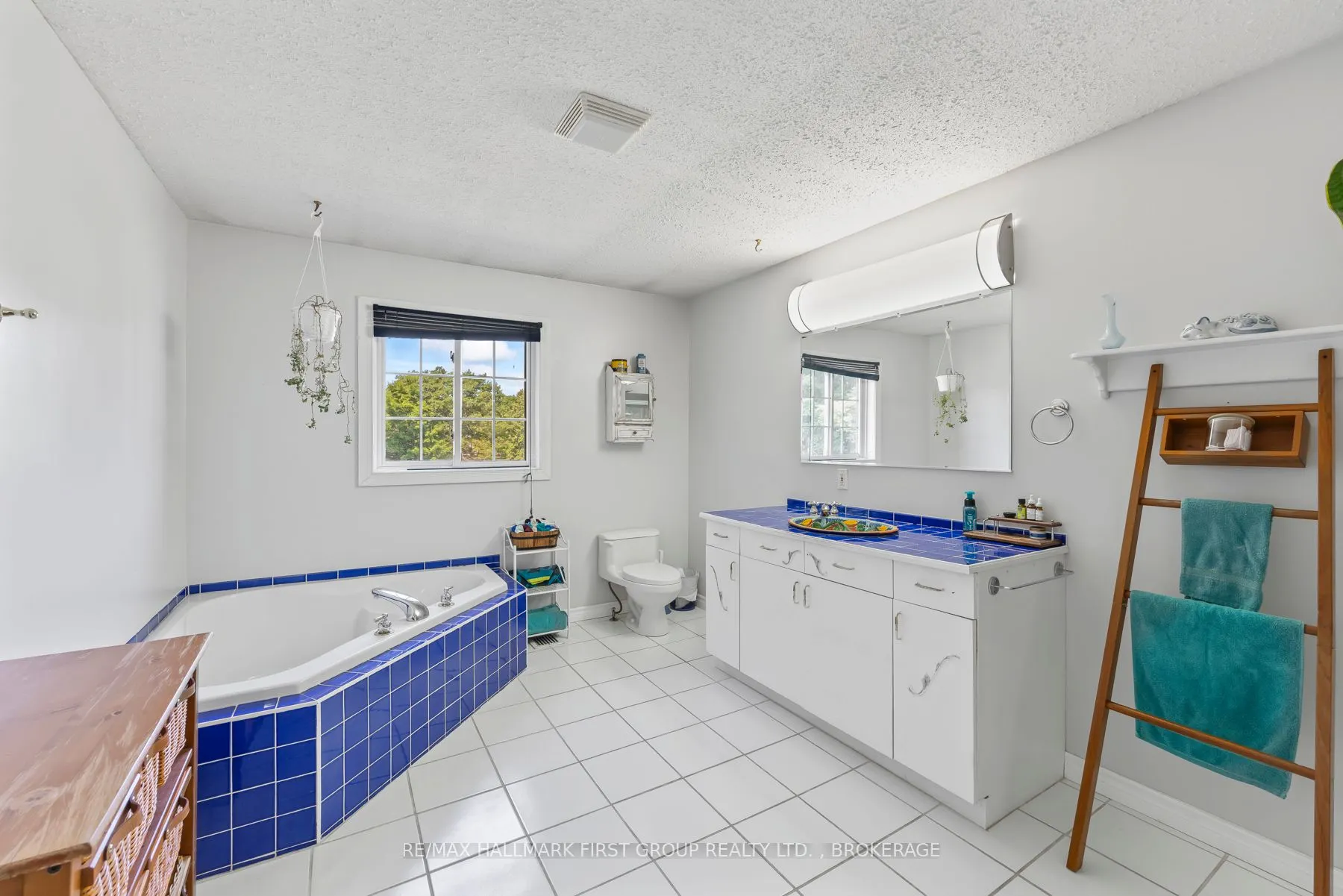1086 Moon Road