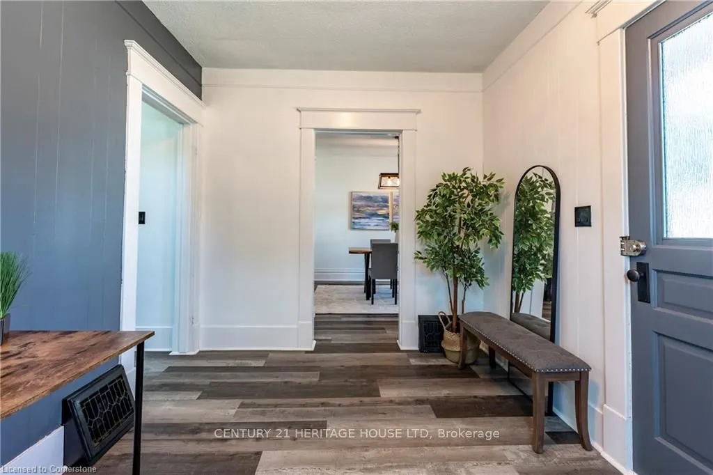 562 Laurel Street
