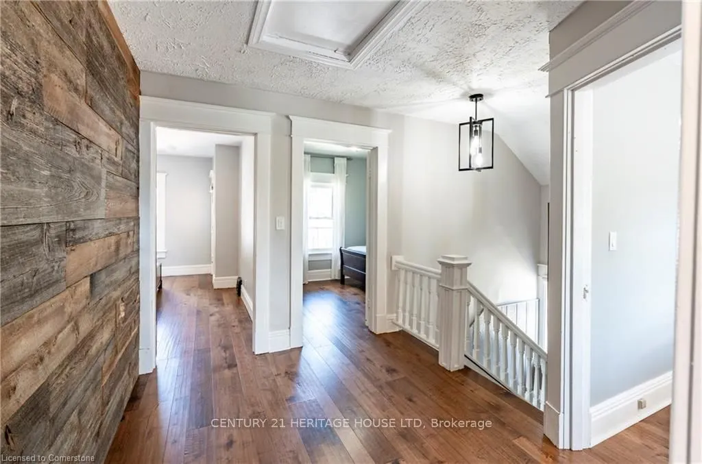 562 Laurel Street