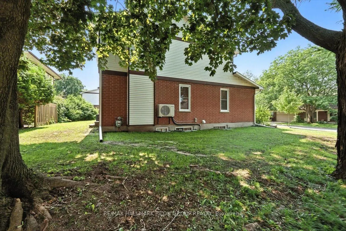 126 Hawk Crescent