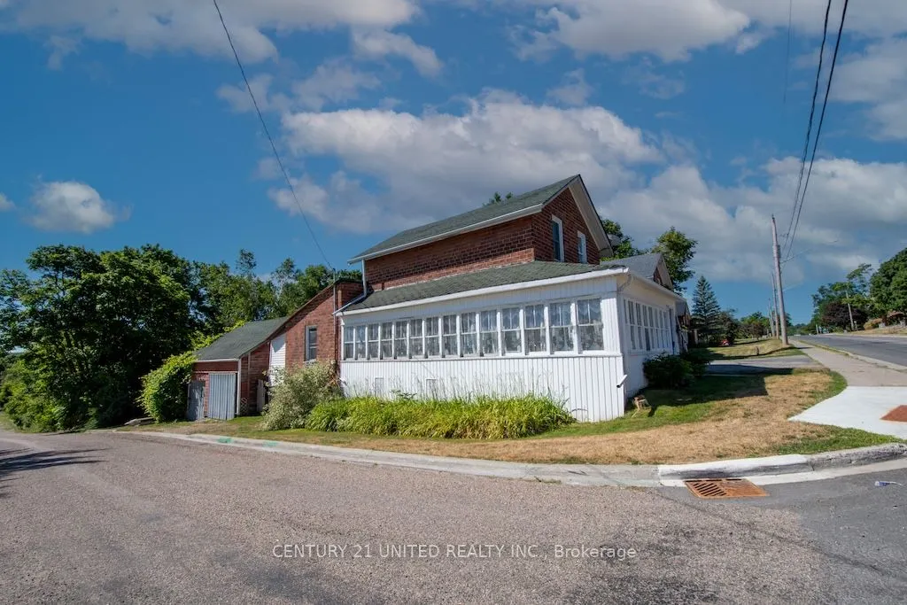 60 Albert Street E