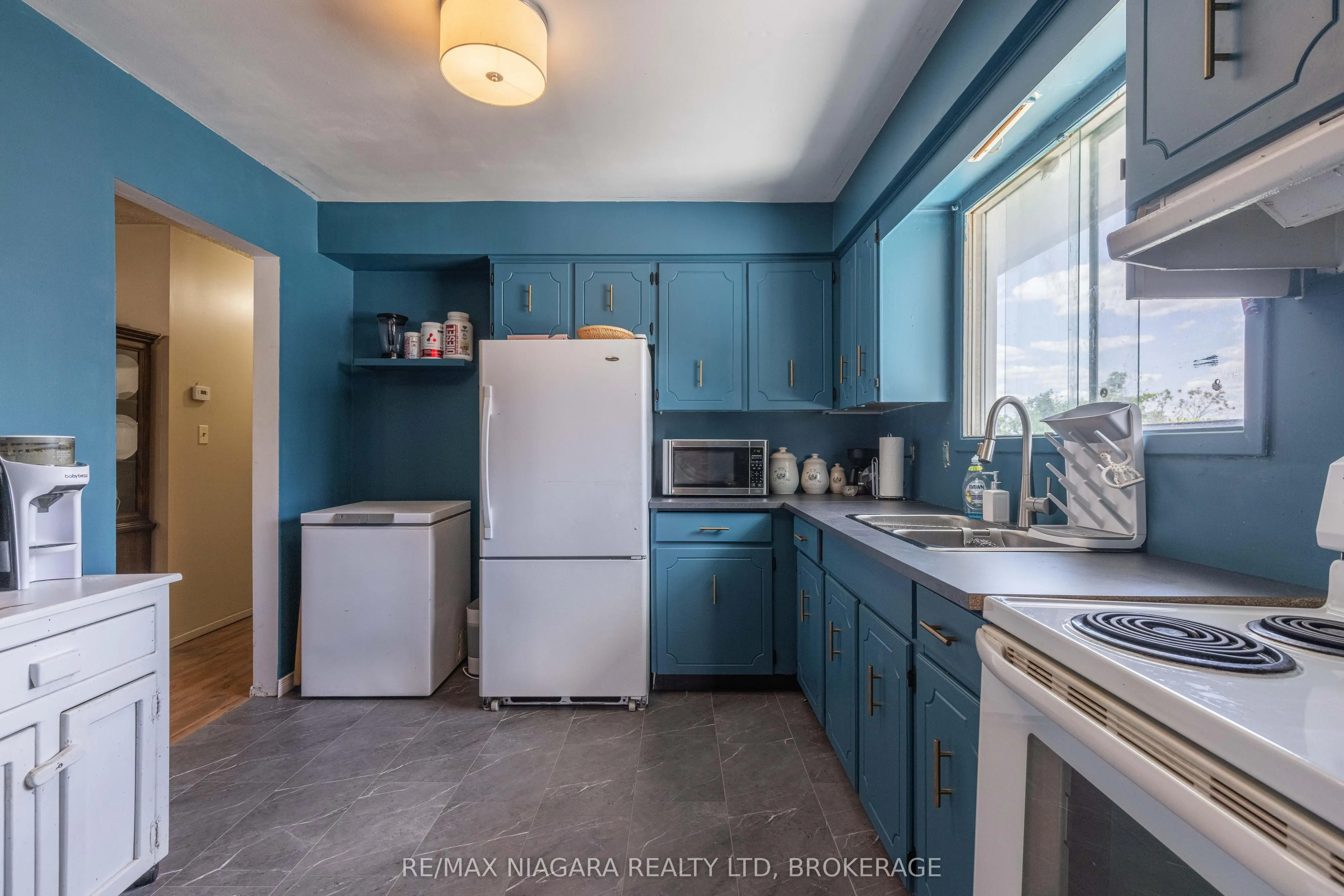7709 Ronnie Crescent