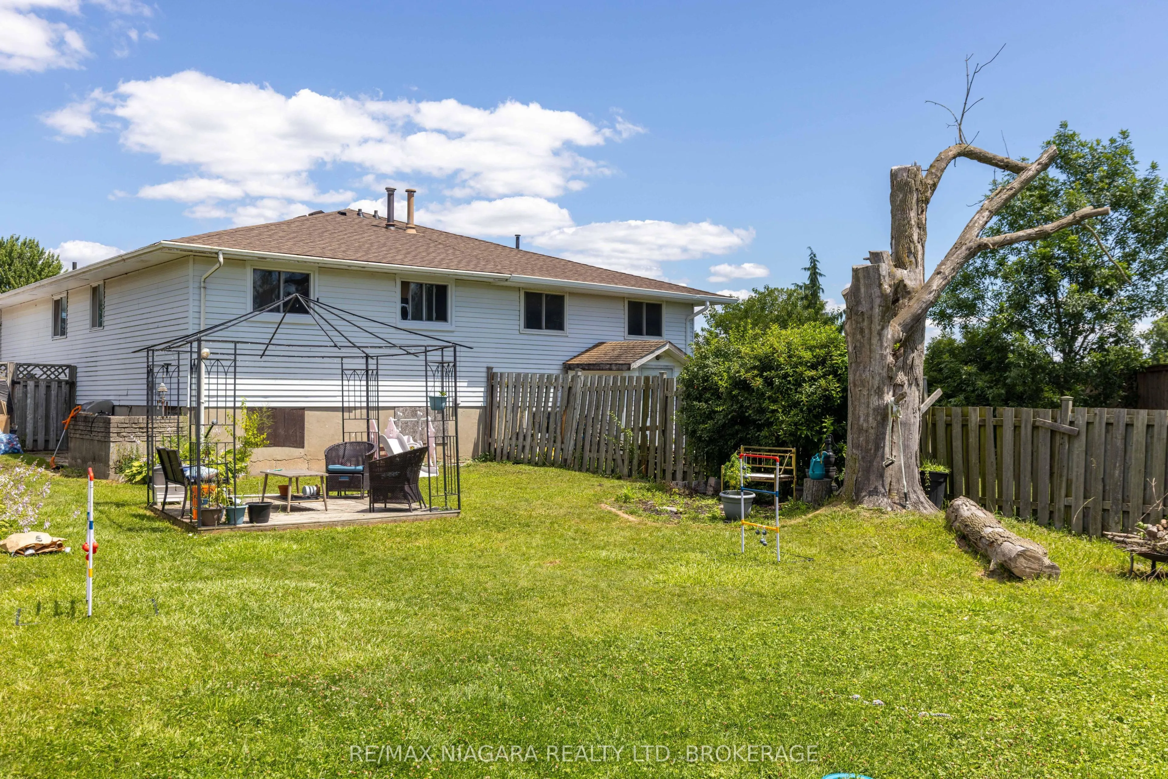 7709 Ronnie Crescent