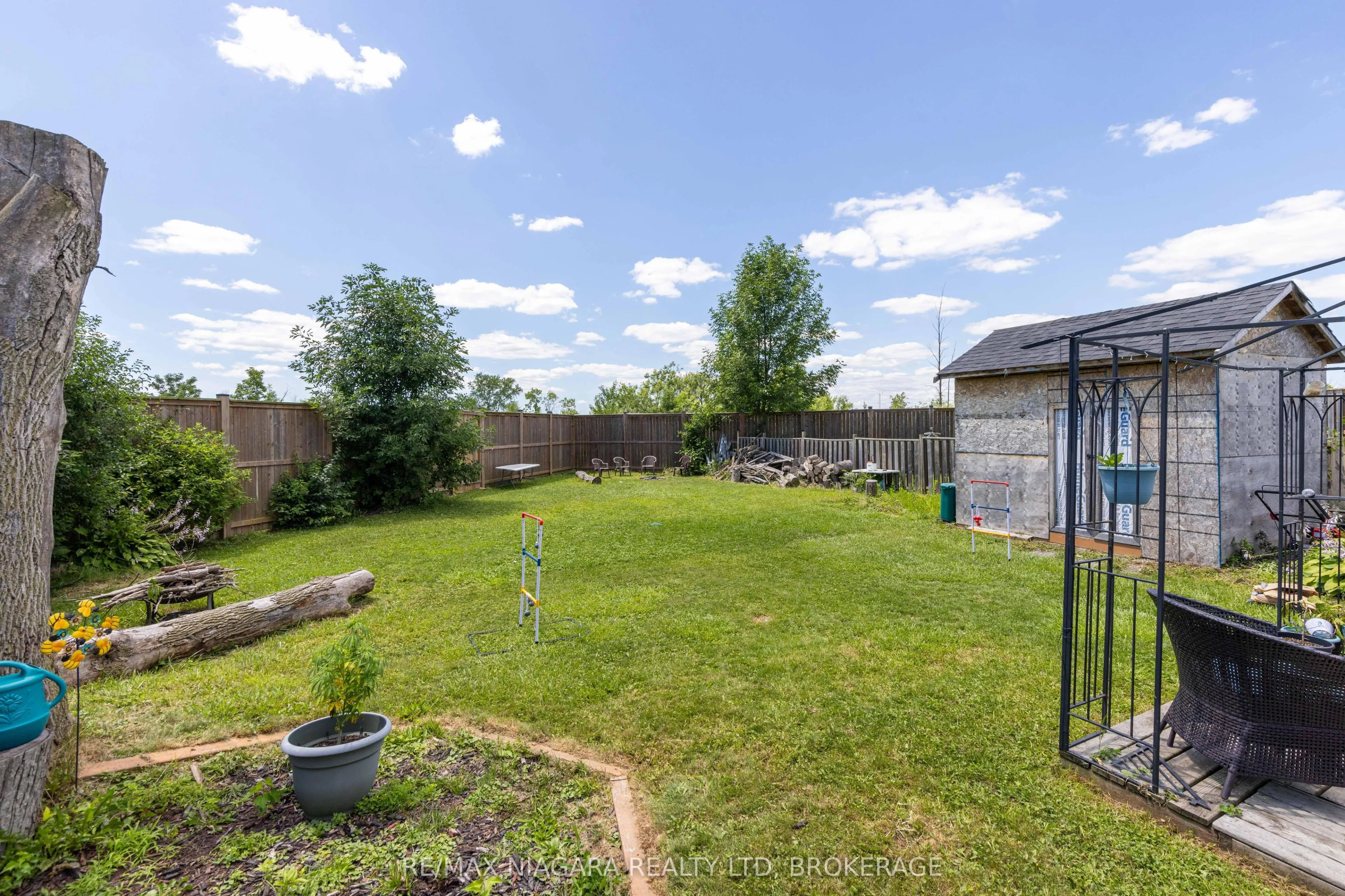 7709 Ronnie Crescent