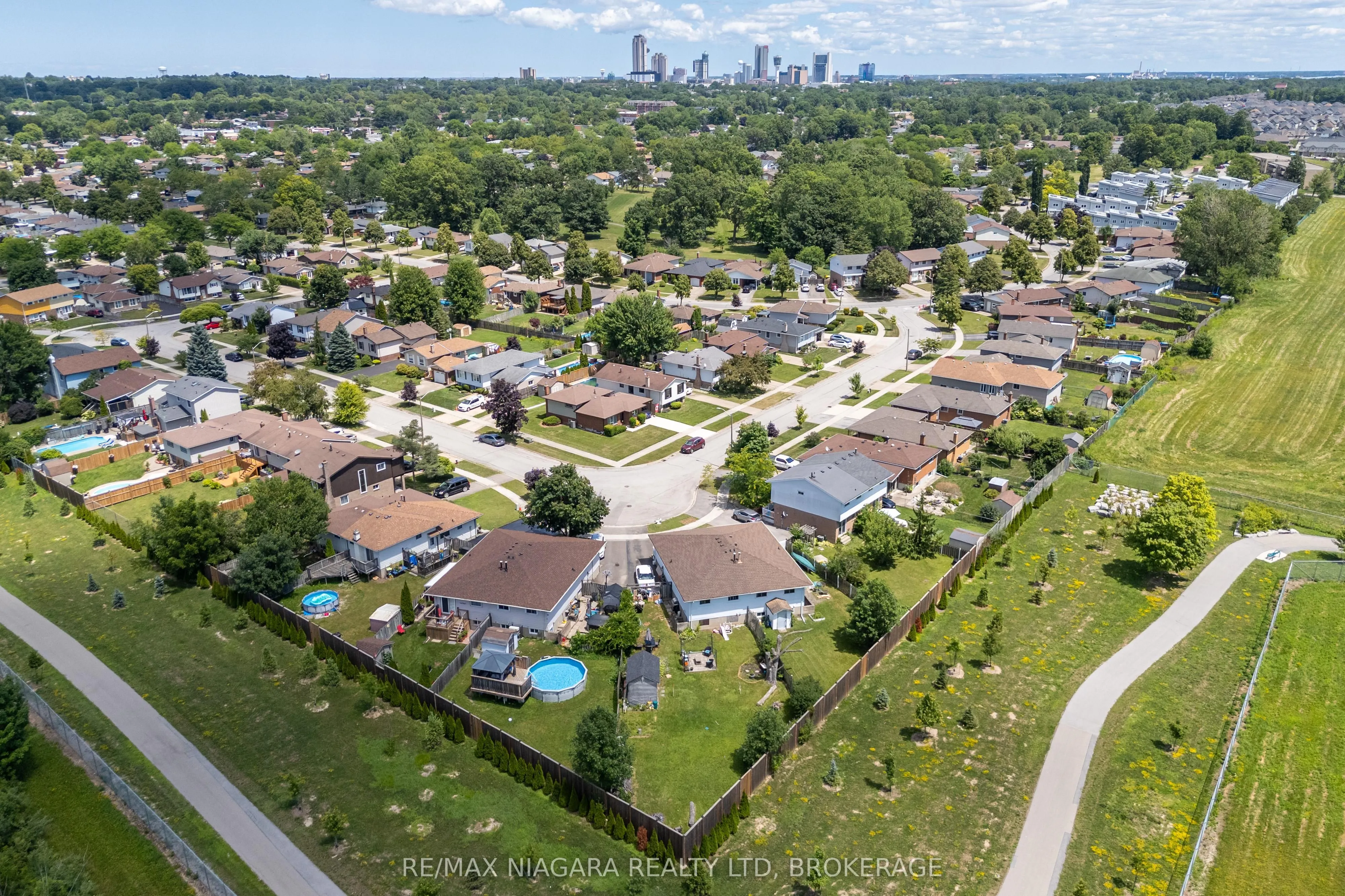 7709 Ronnie Crescent