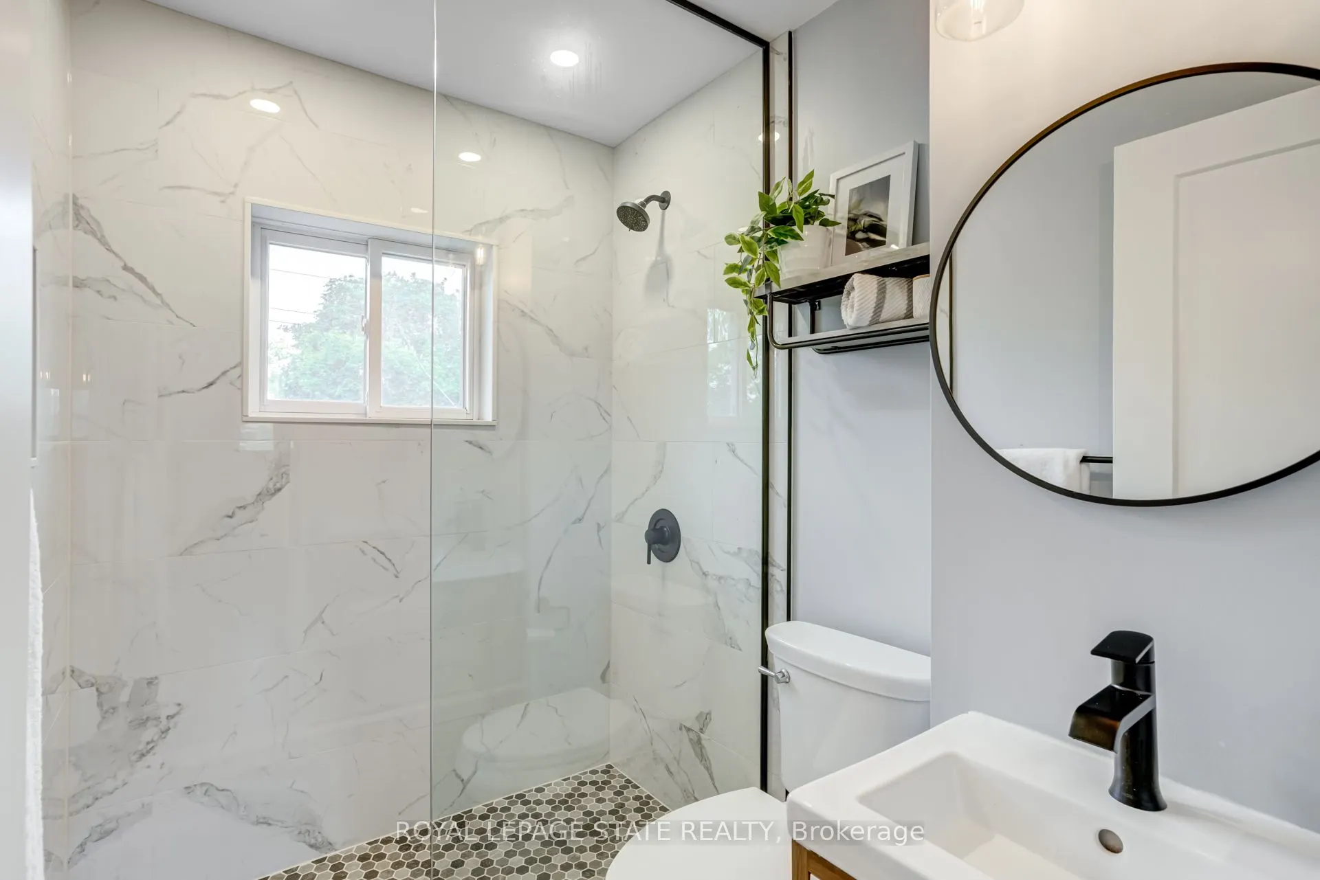39 East Bend Avenue S