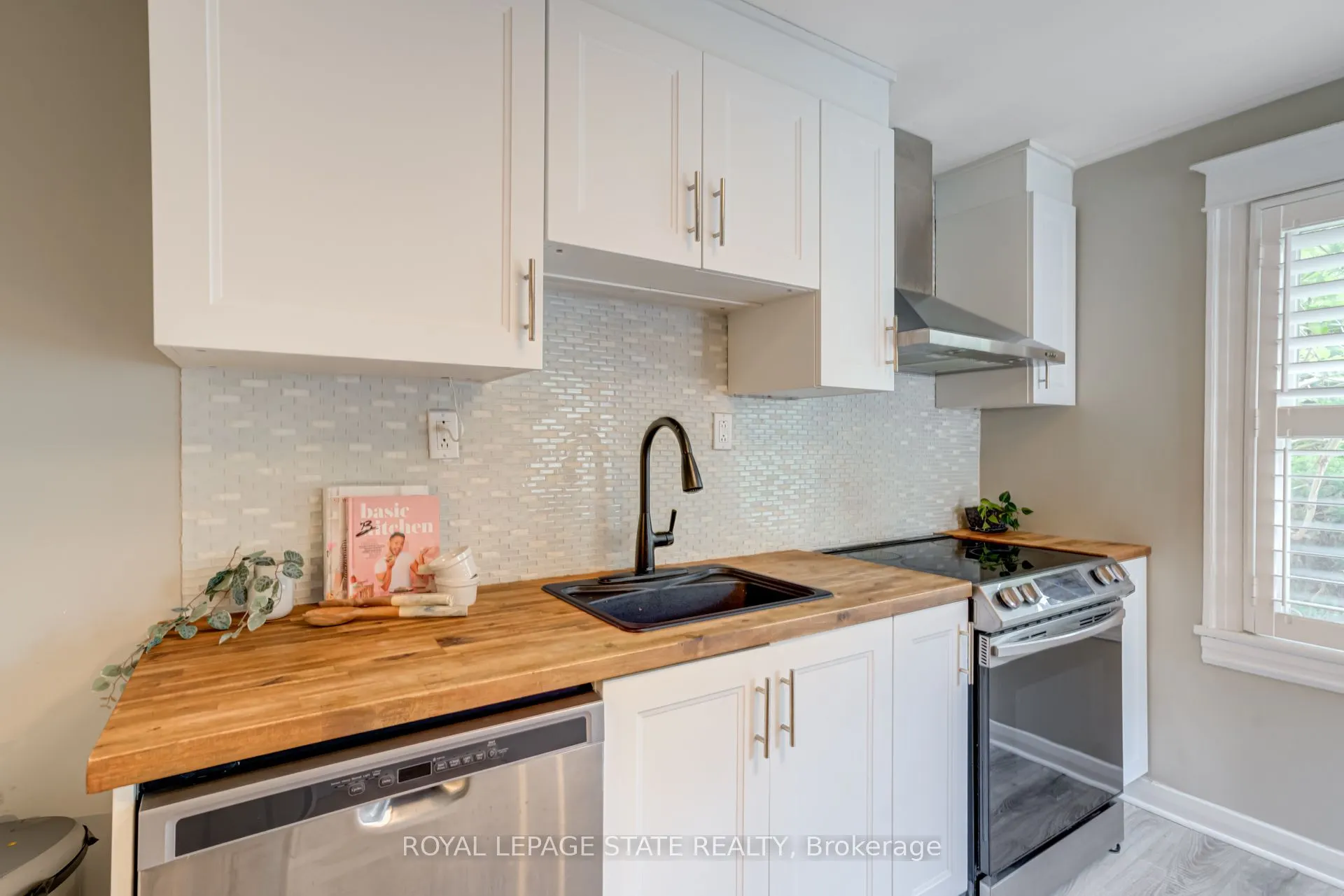 39 East Bend Avenue S