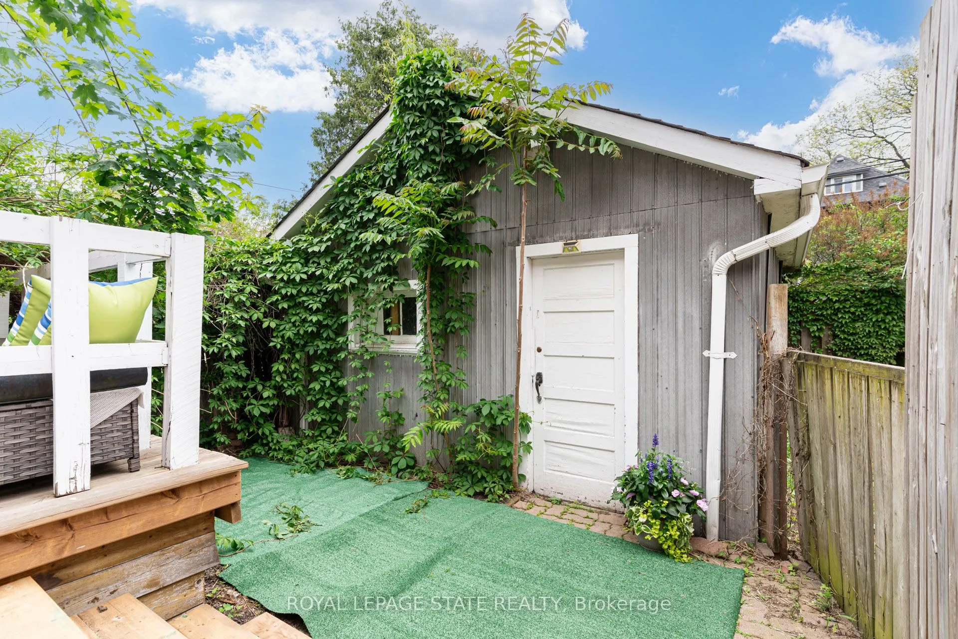 39 East Bend Avenue S