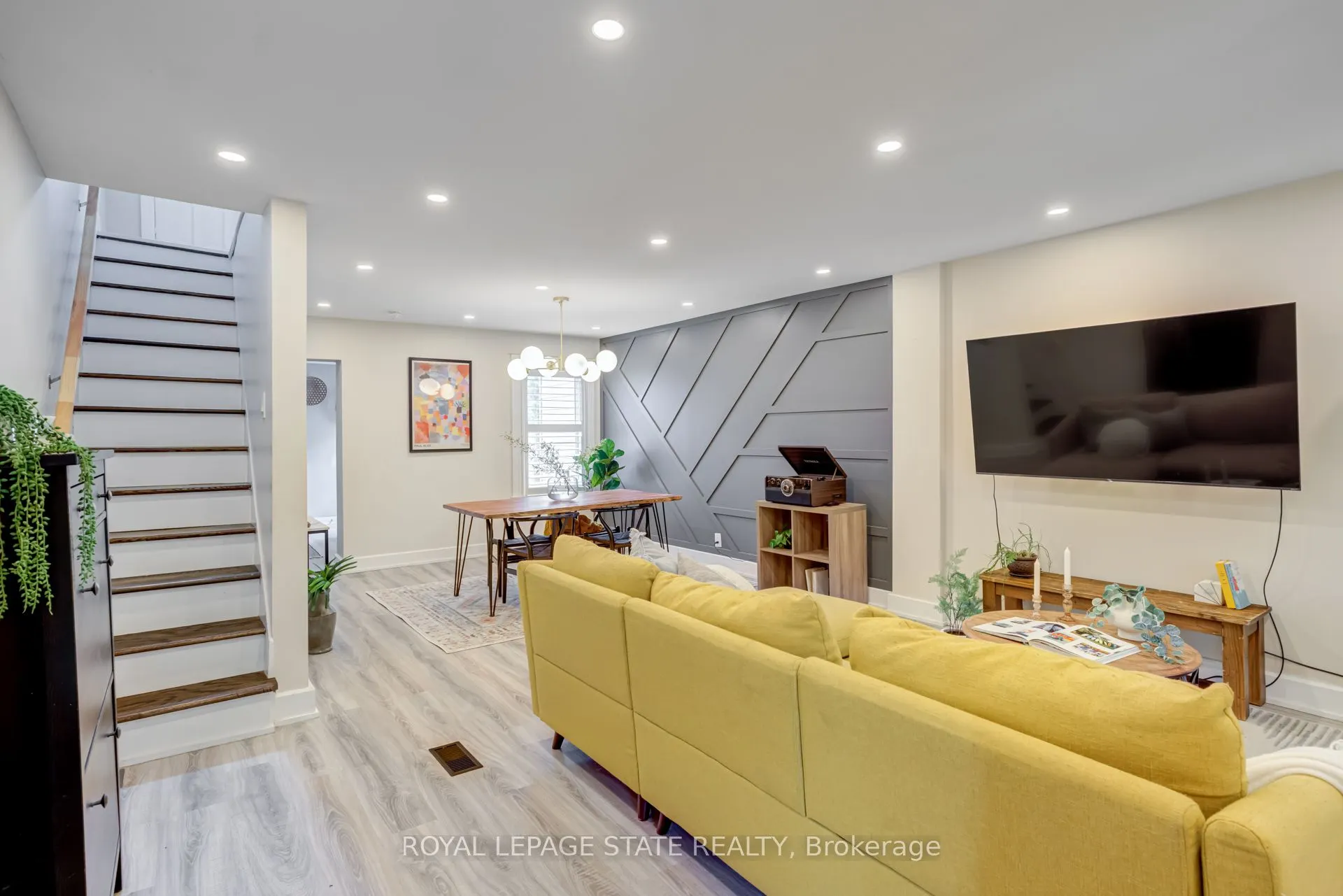 39 East Bend Avenue S