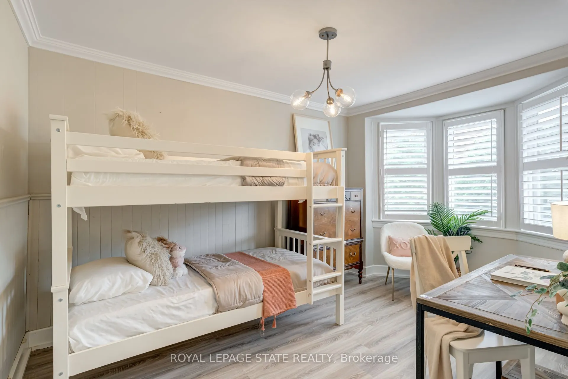 39 East Bend Avenue S