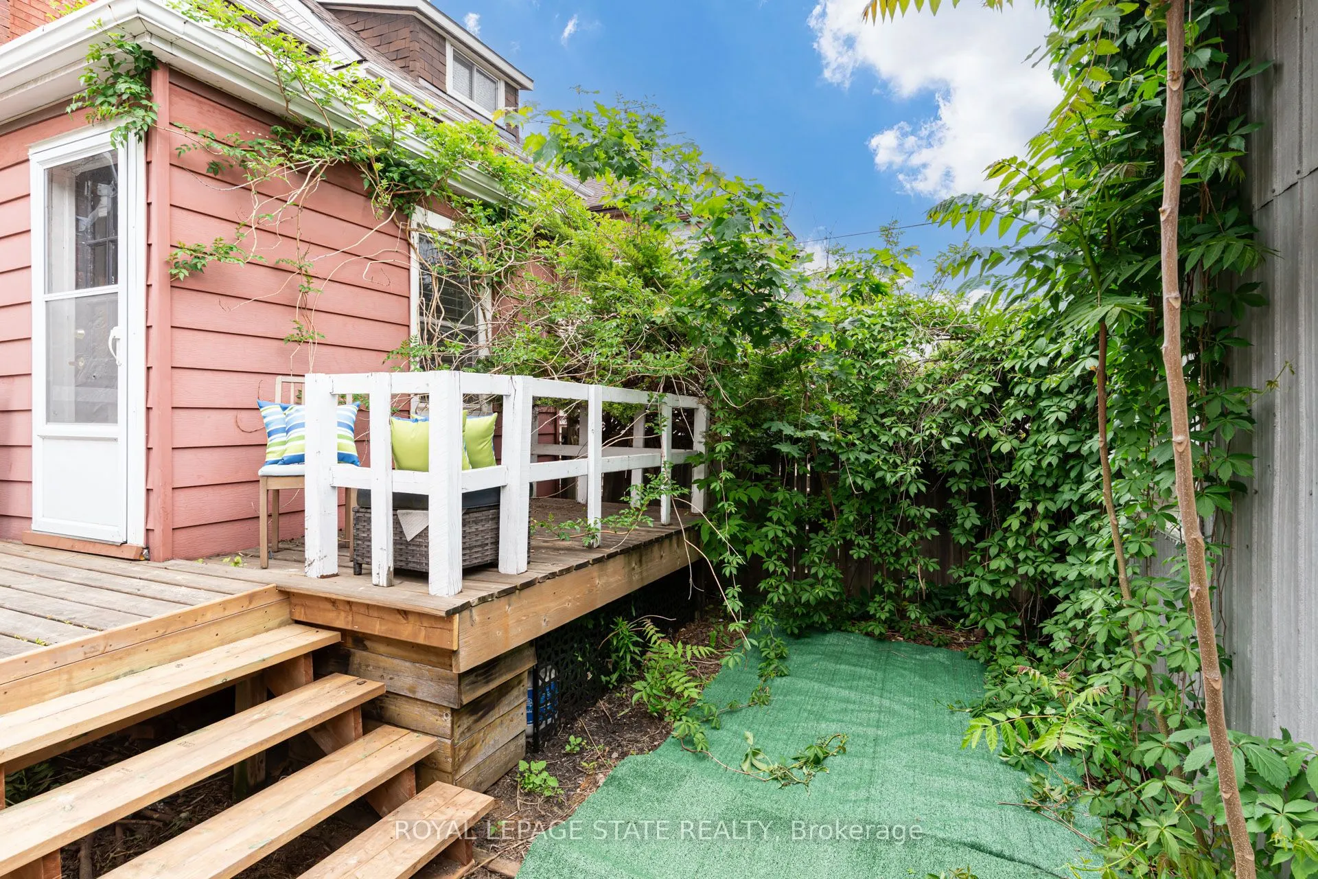 39 East Bend Avenue S