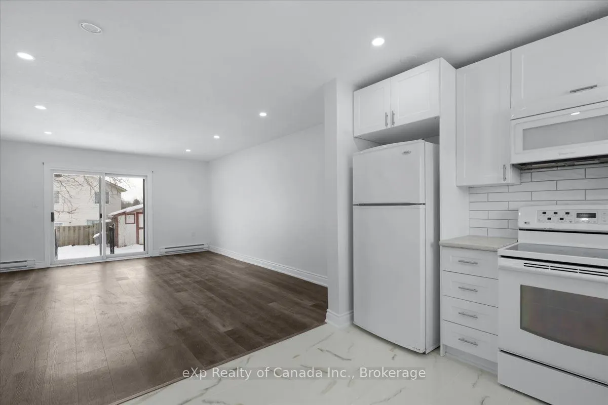 880 James Street, #9