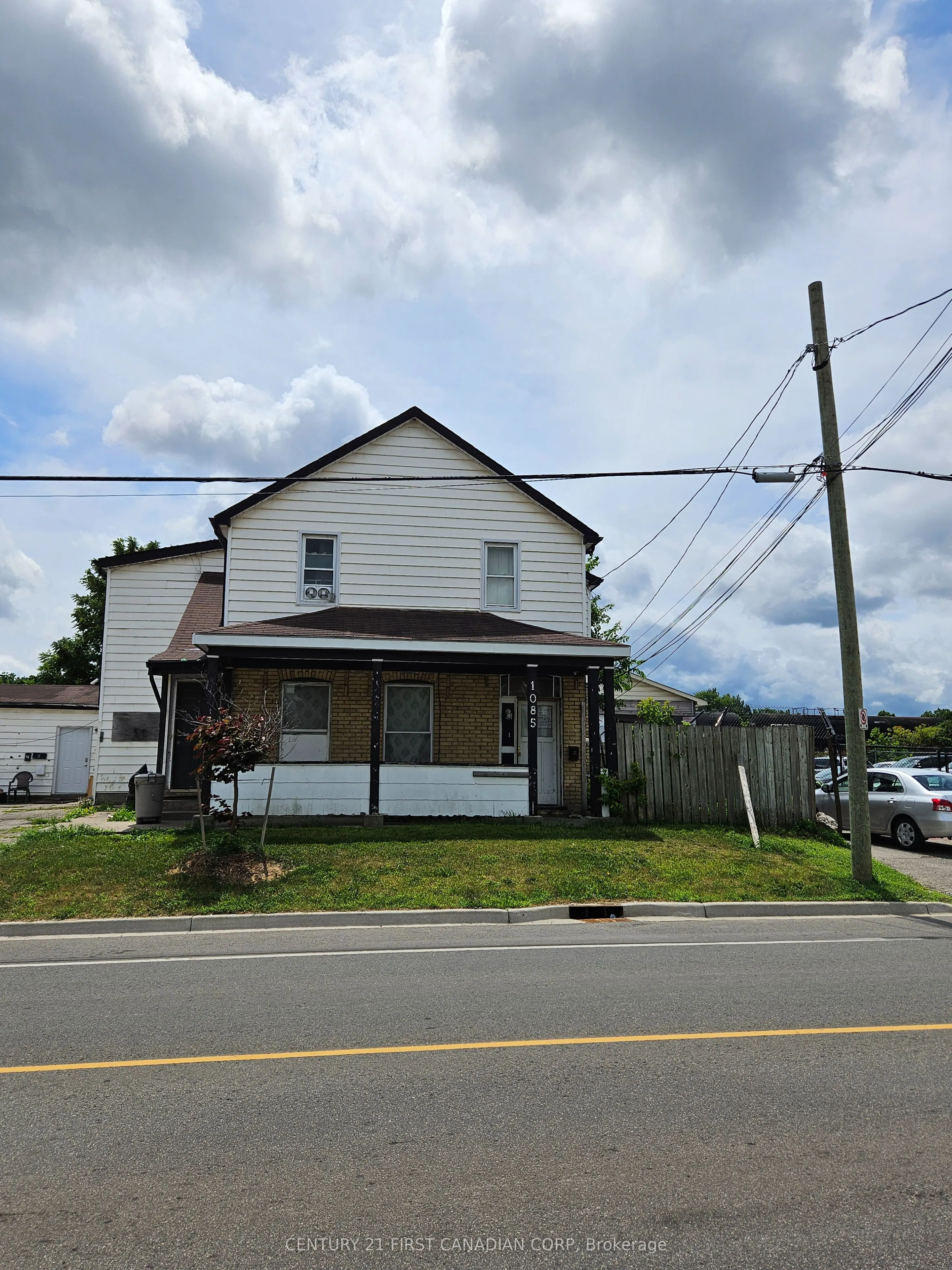 1085 Brydges Street