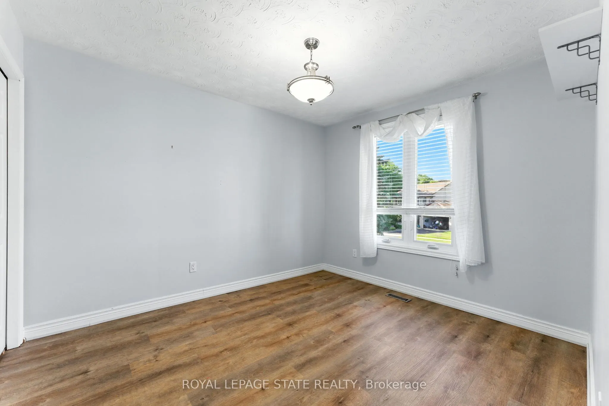 286 LLOYMINN Avenue