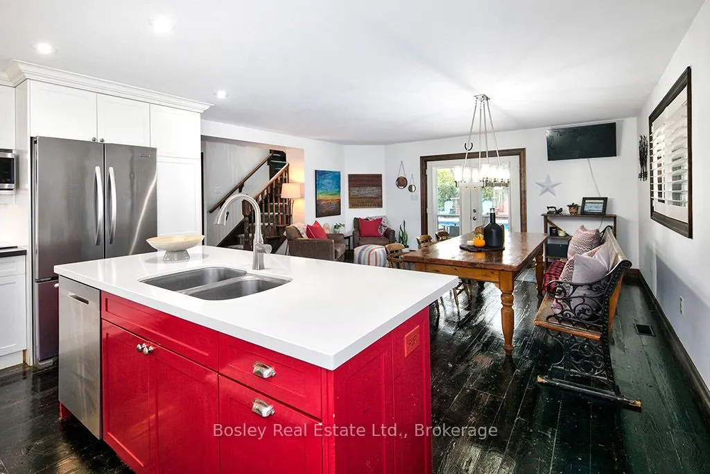 102 Ridgeview Drive N