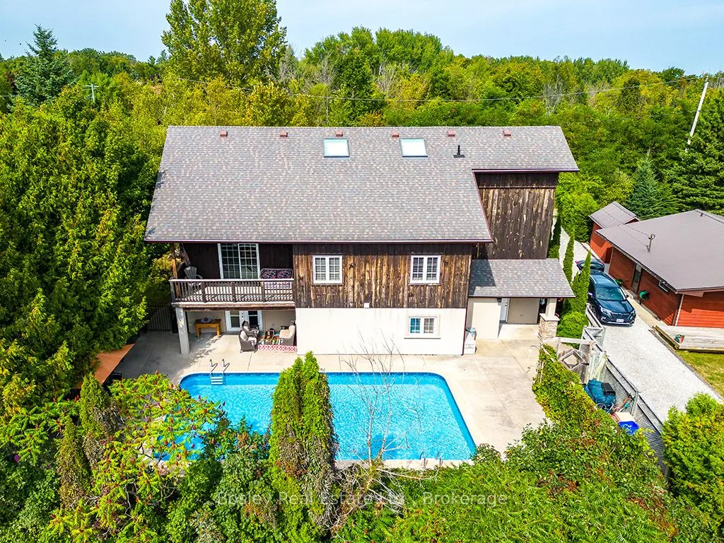 102 Ridgeview Drive N