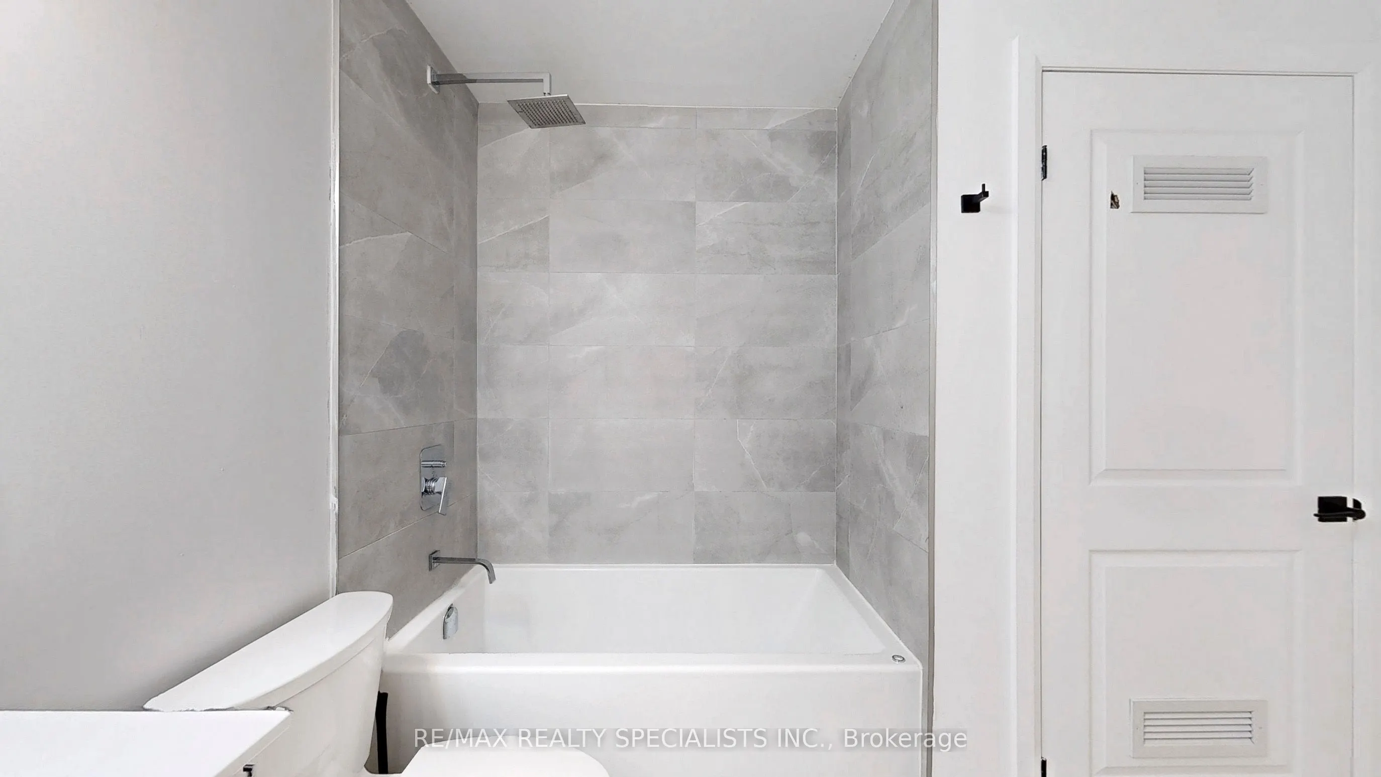 7 ERIE Avenue, #809
