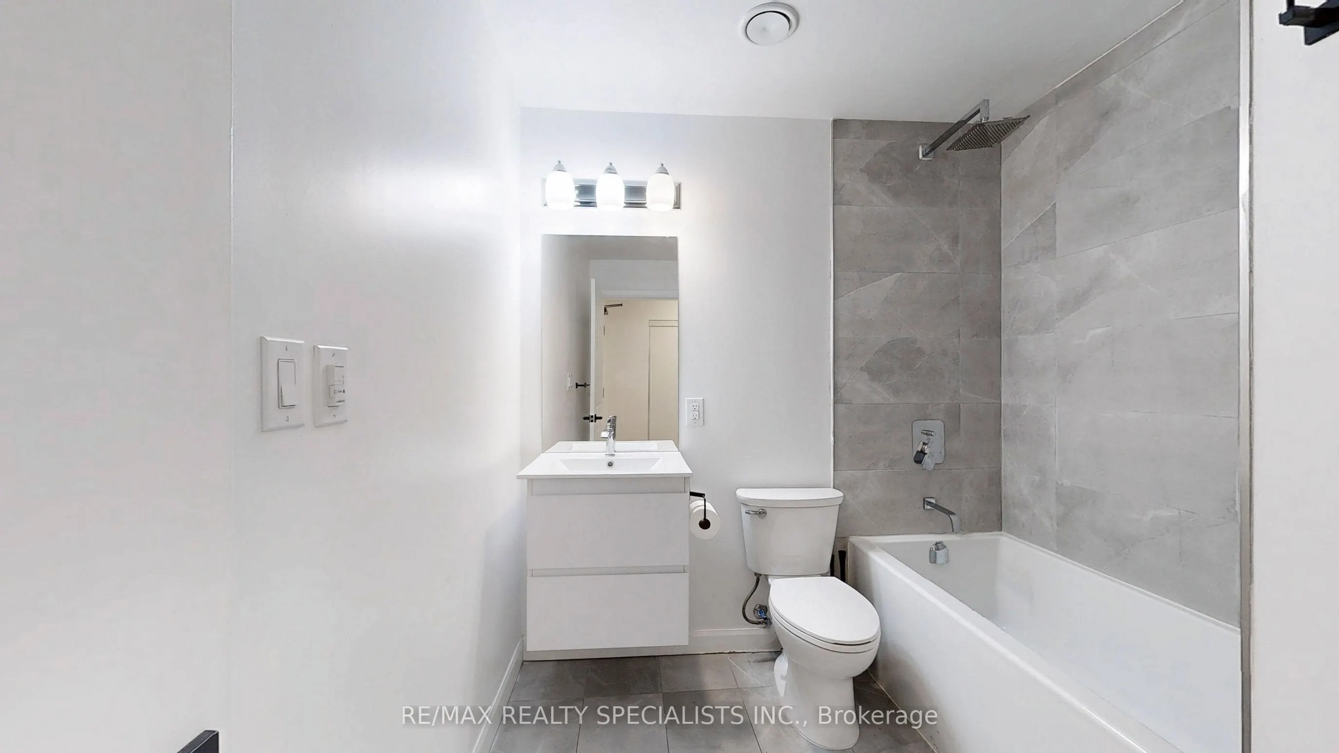 7 ERIE Avenue, #809