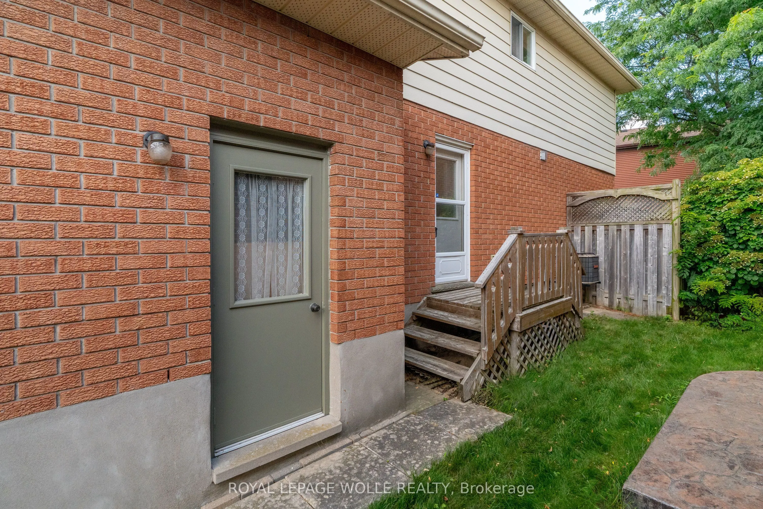 89 Valley Ridge Crescent