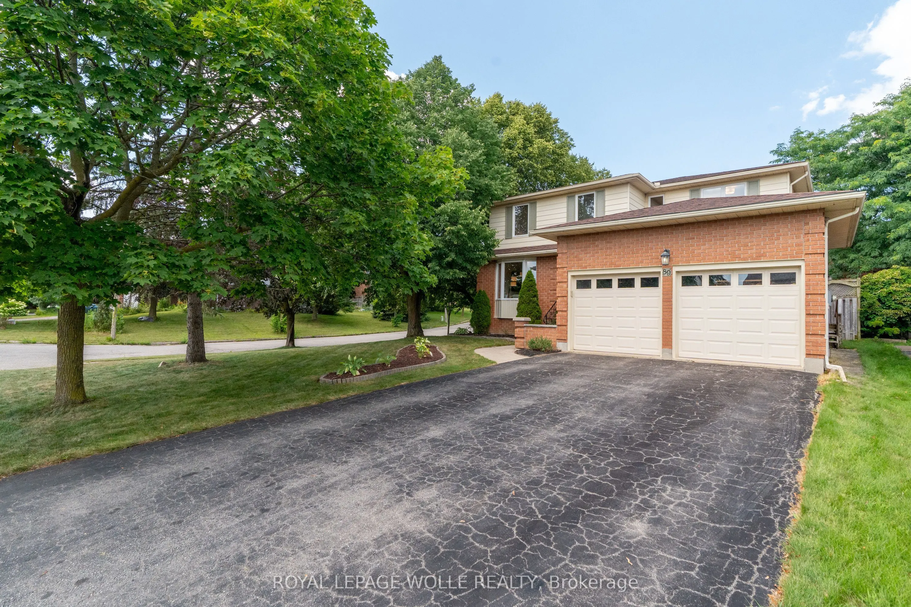 89 Valley Ridge Crescent