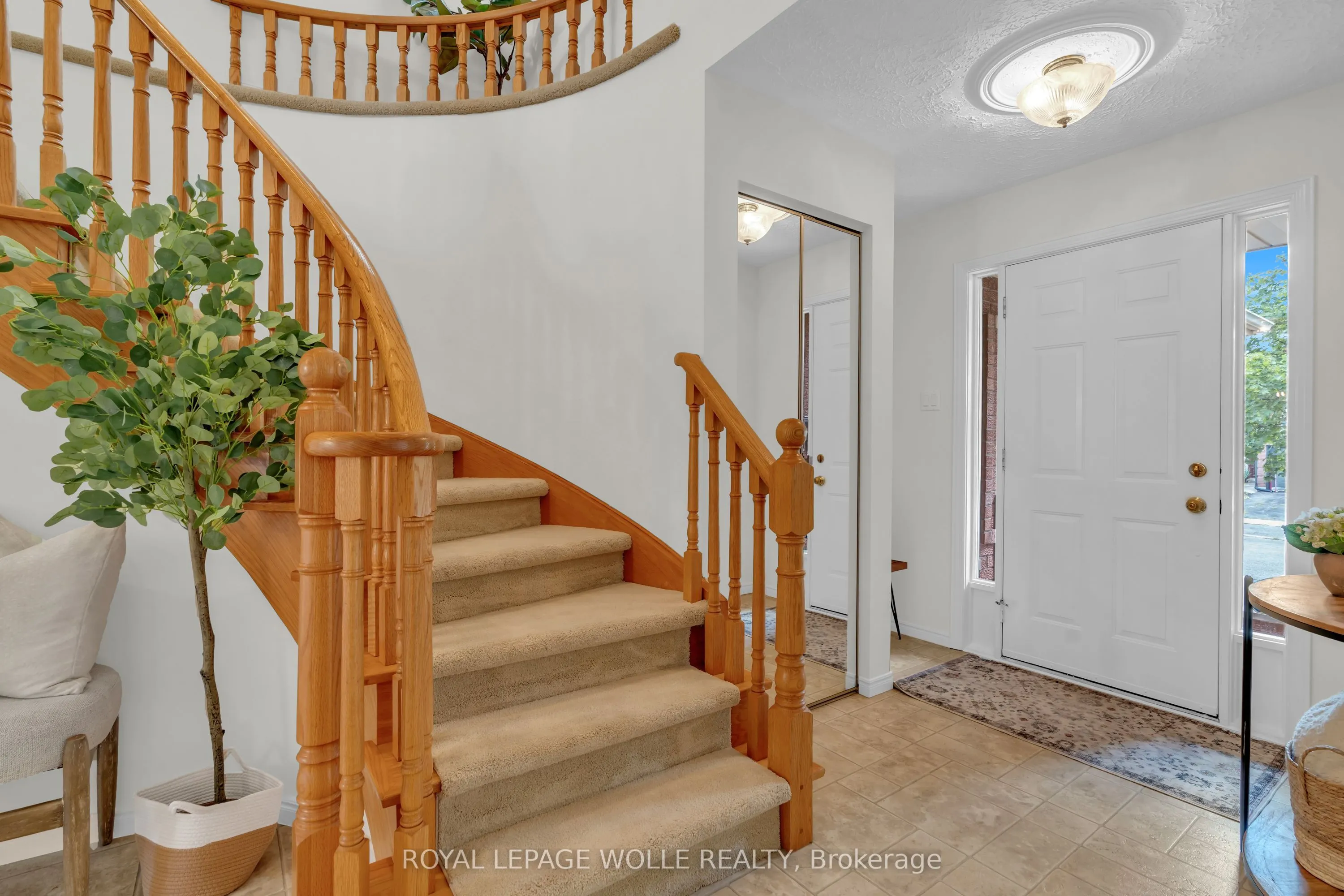 89 Valley Ridge Crescent