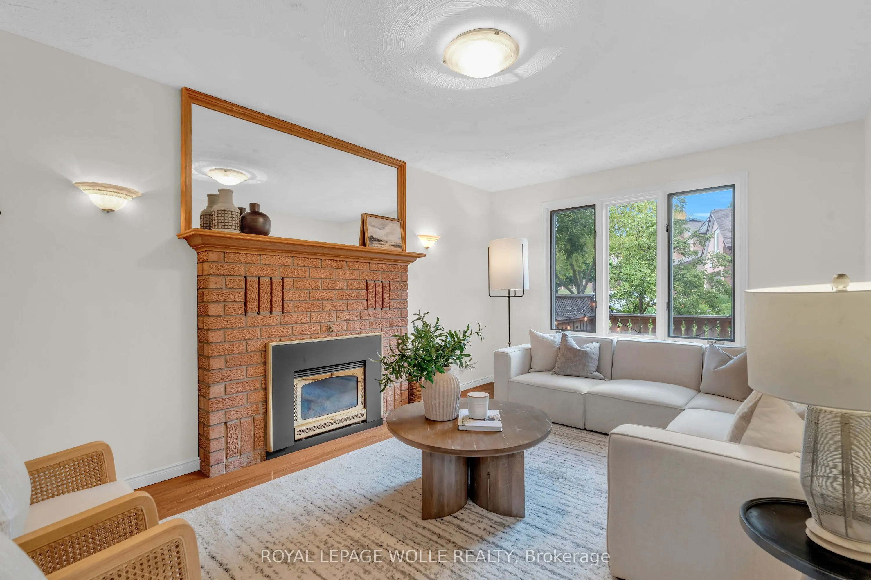 89 Valley Ridge Crescent