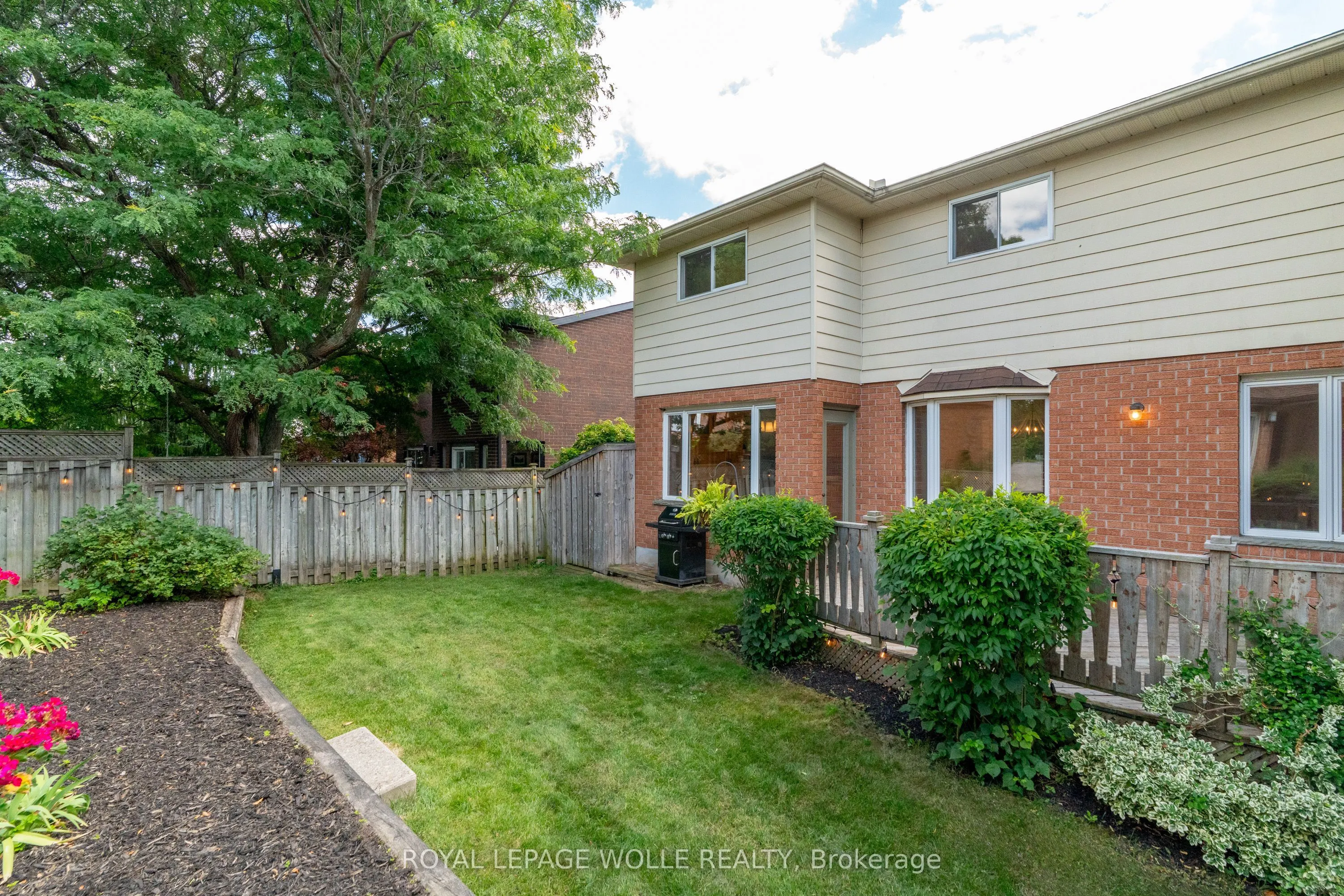 89 Valley Ridge Crescent