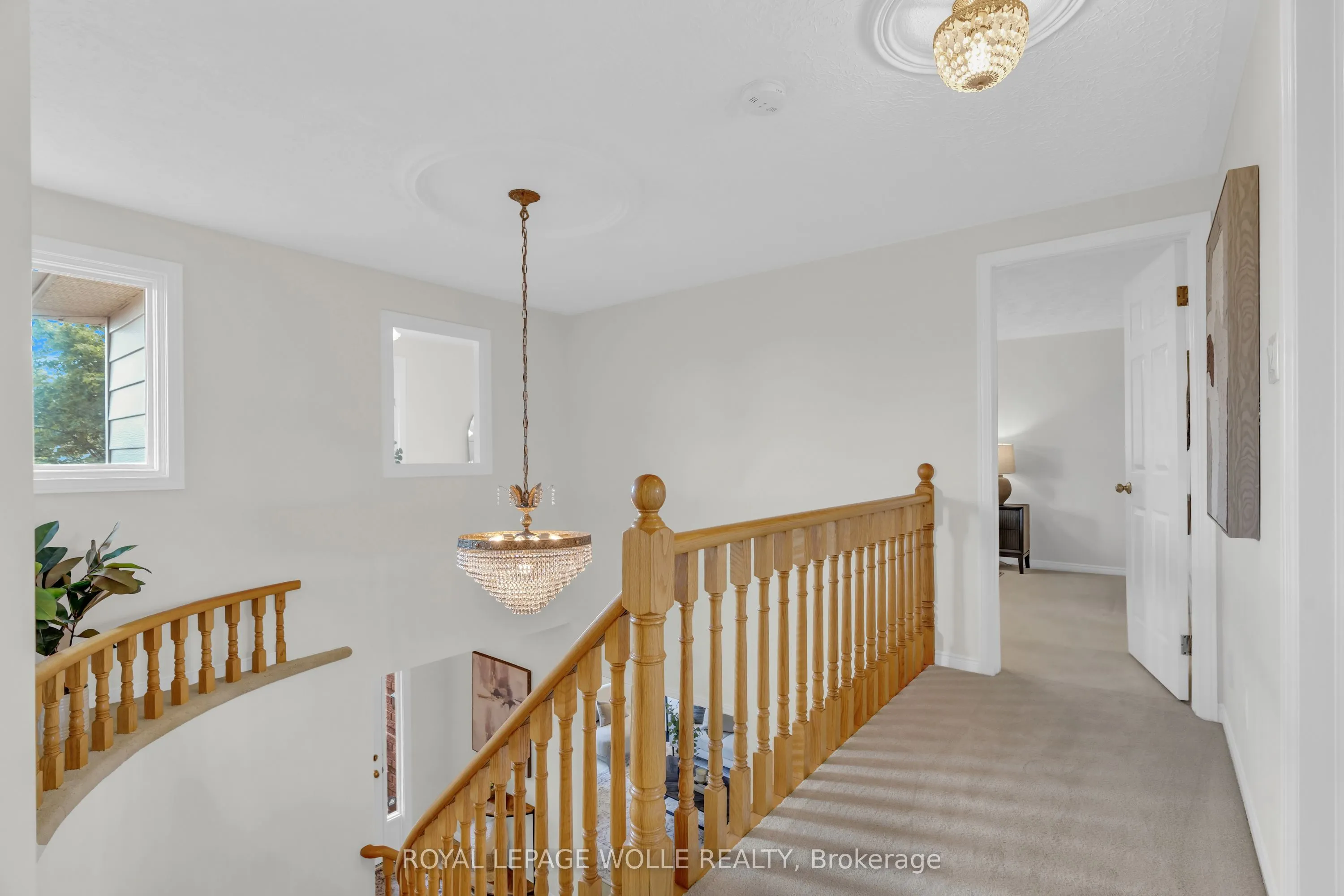 89 Valley Ridge Crescent