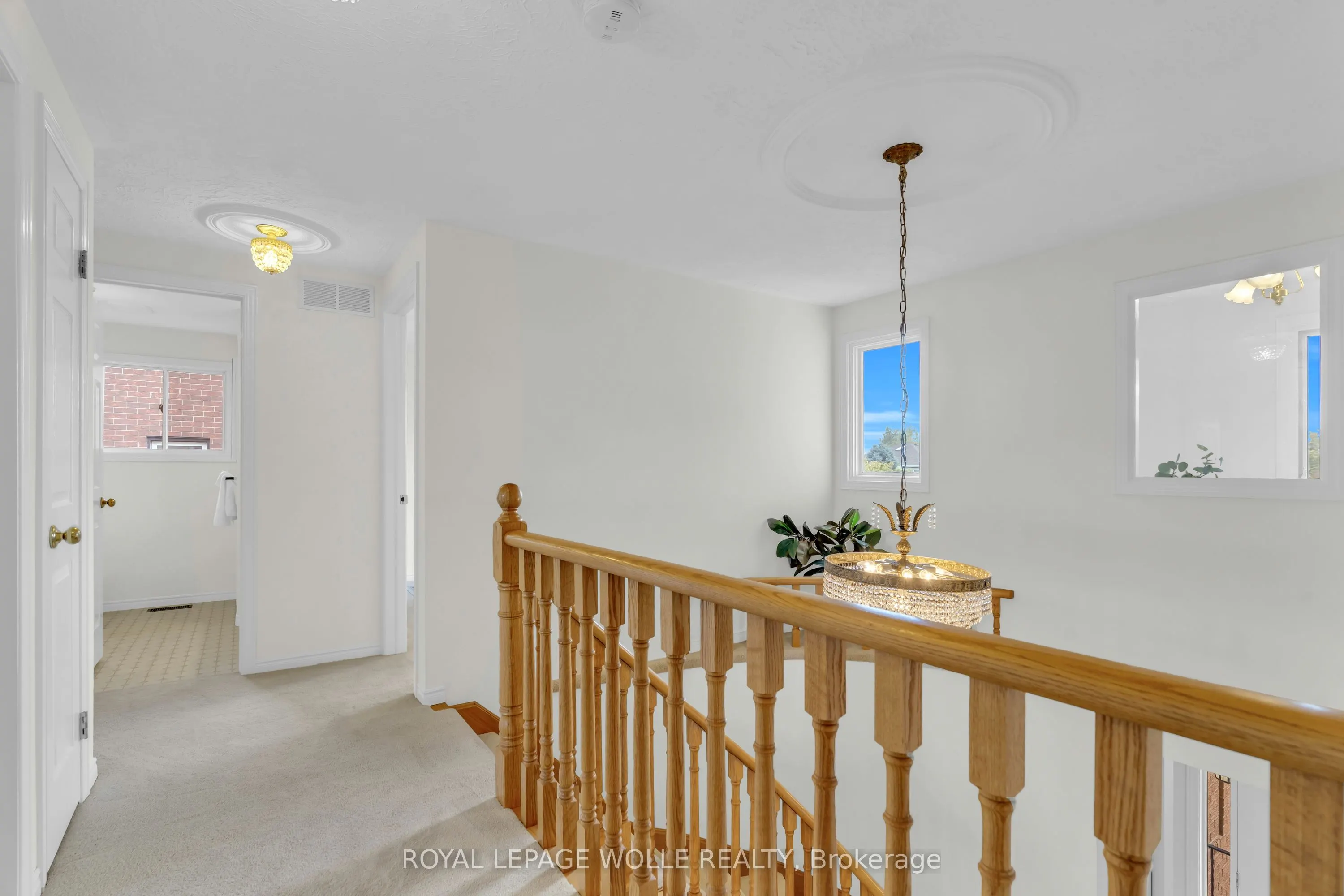 89 Valley Ridge Crescent