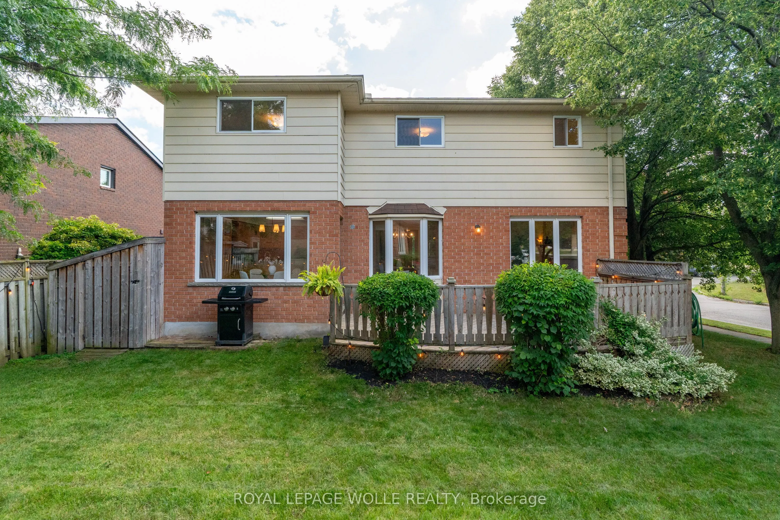 89 Valley Ridge Crescent