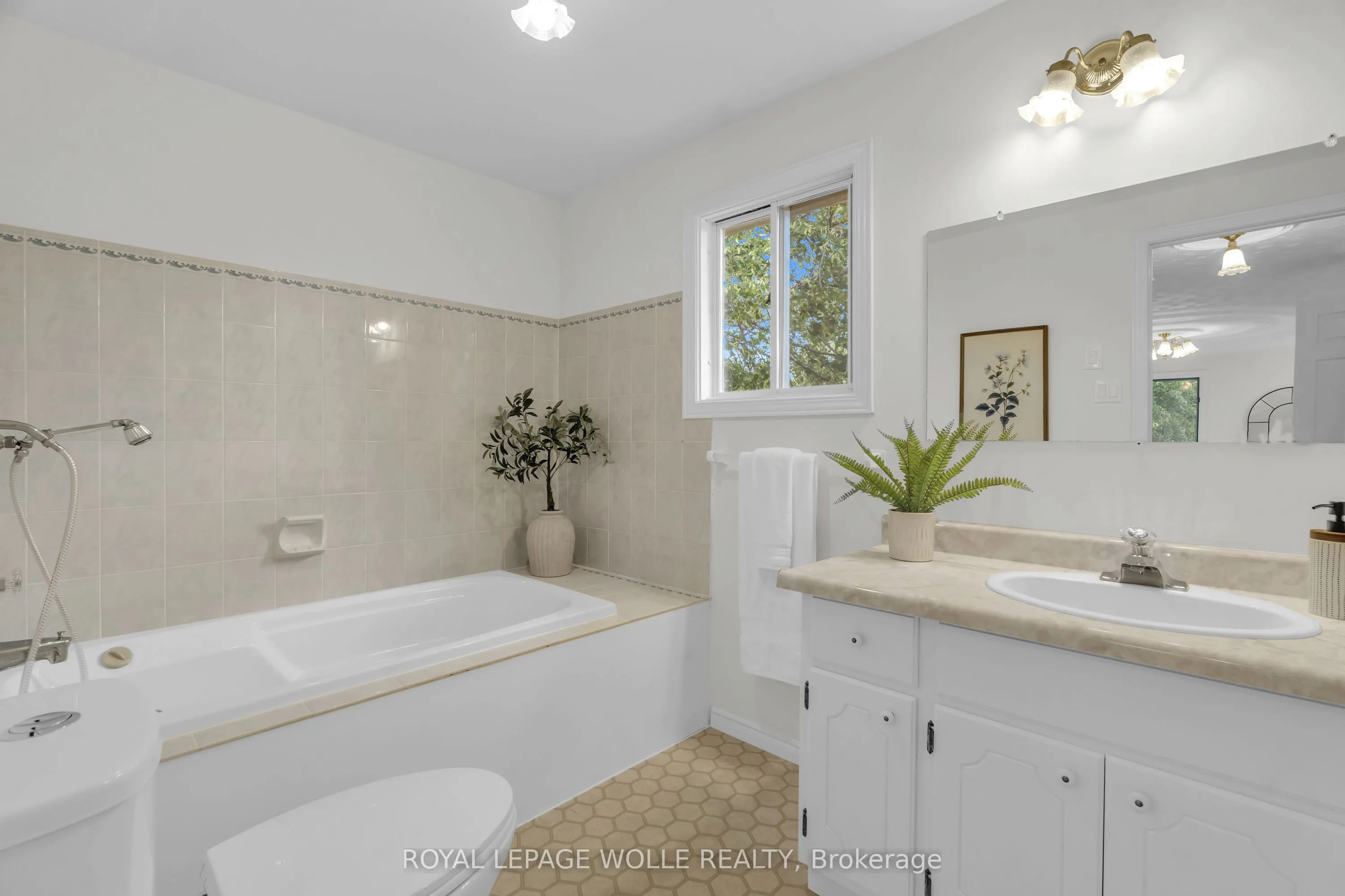 89 Valley Ridge Crescent