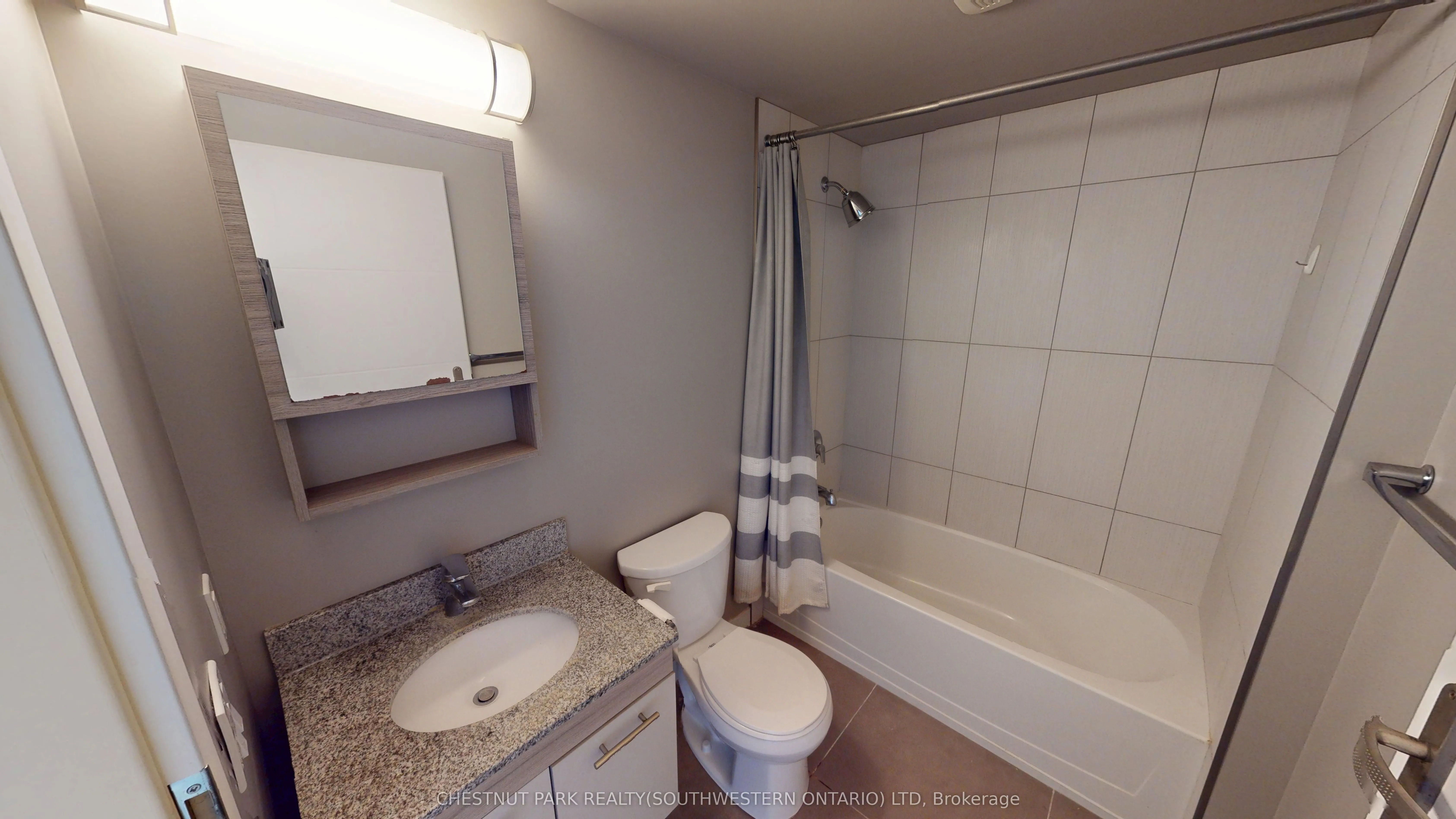 308 Lester Street, #404