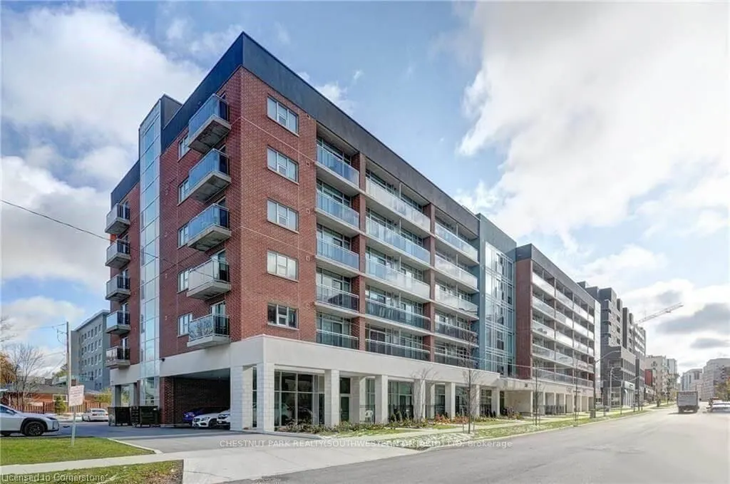 308 Lester Street, #404