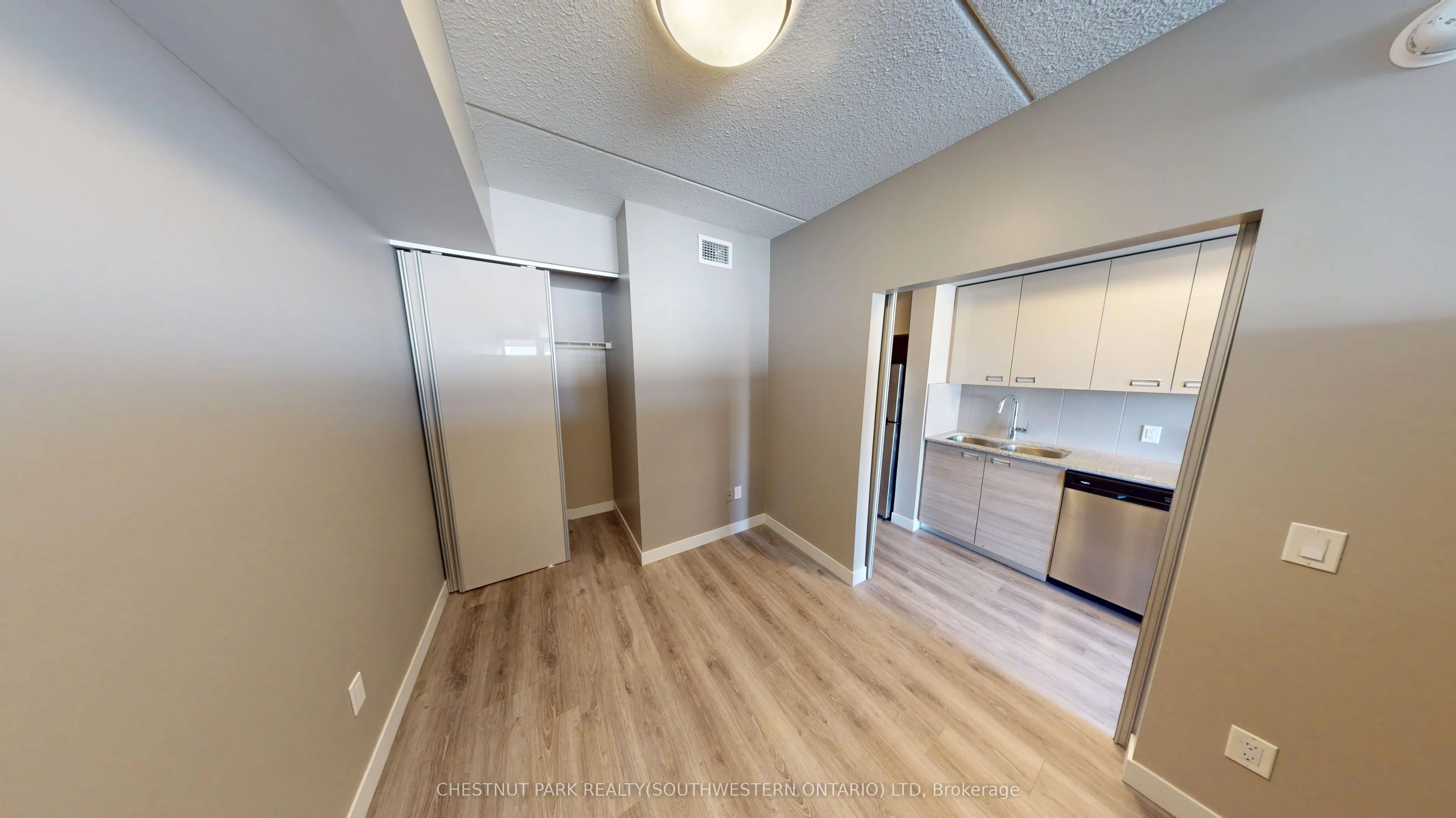 308 Lester Street, #404