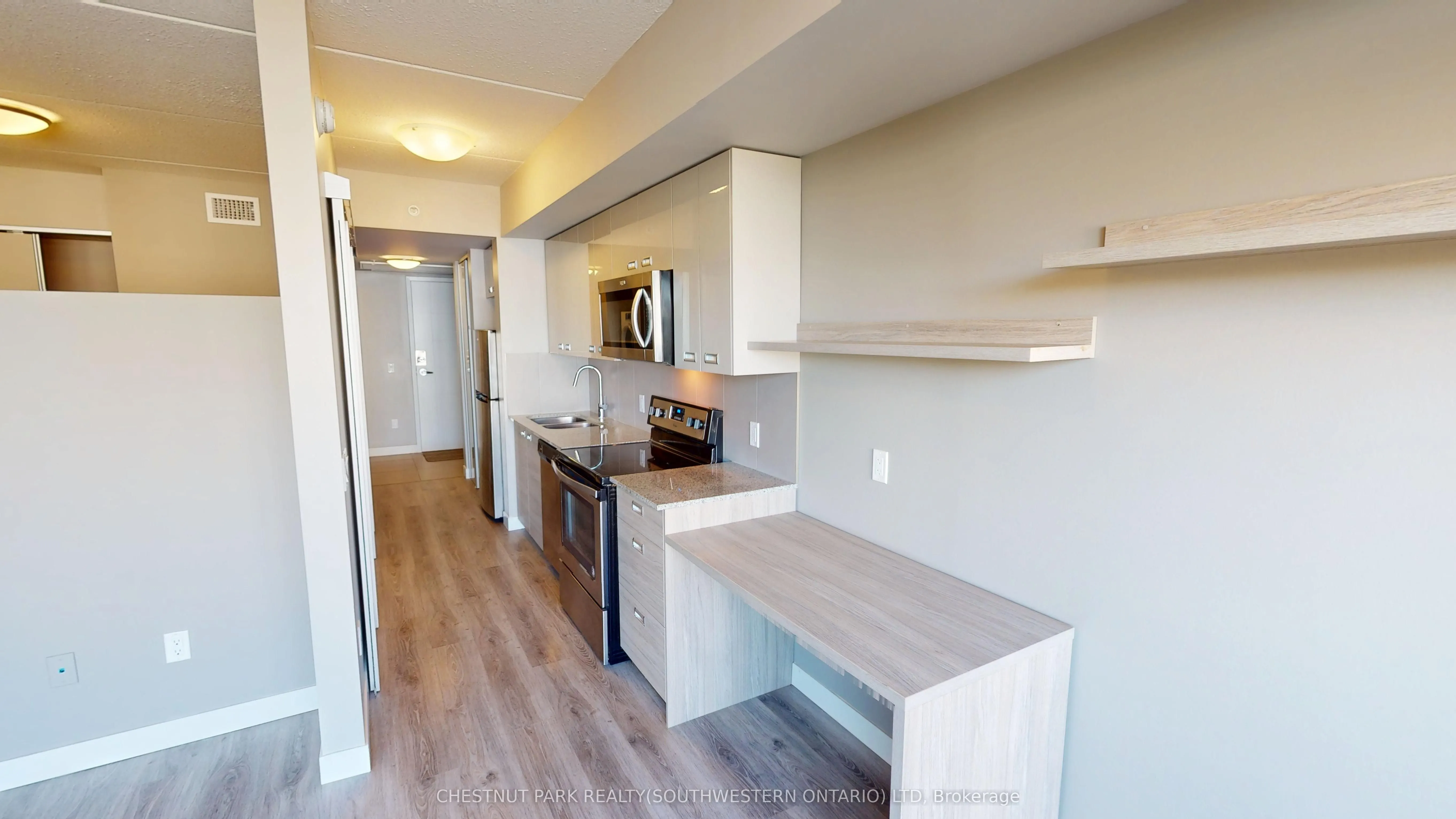 308 Lester Street, #404