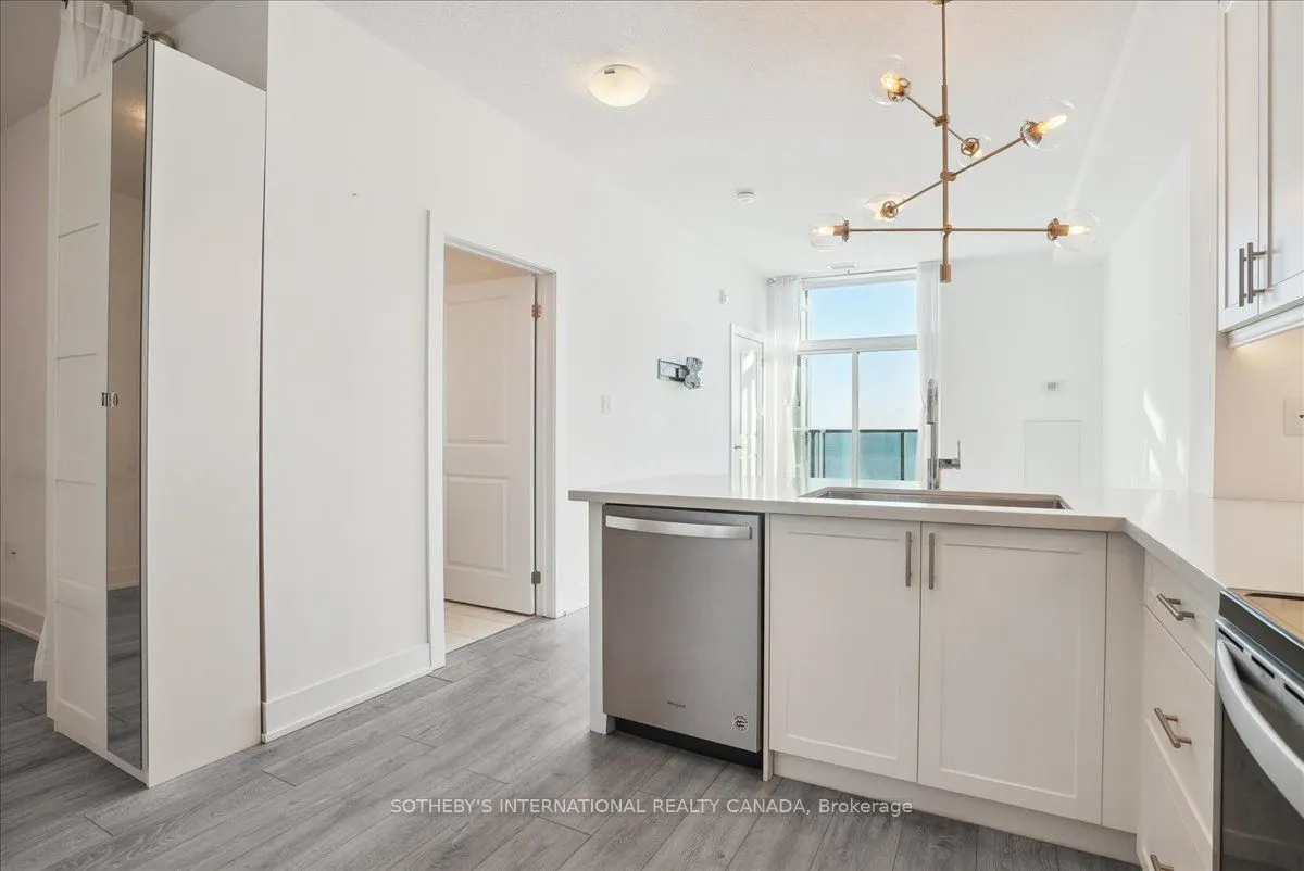 101 Shoreview Place, #633