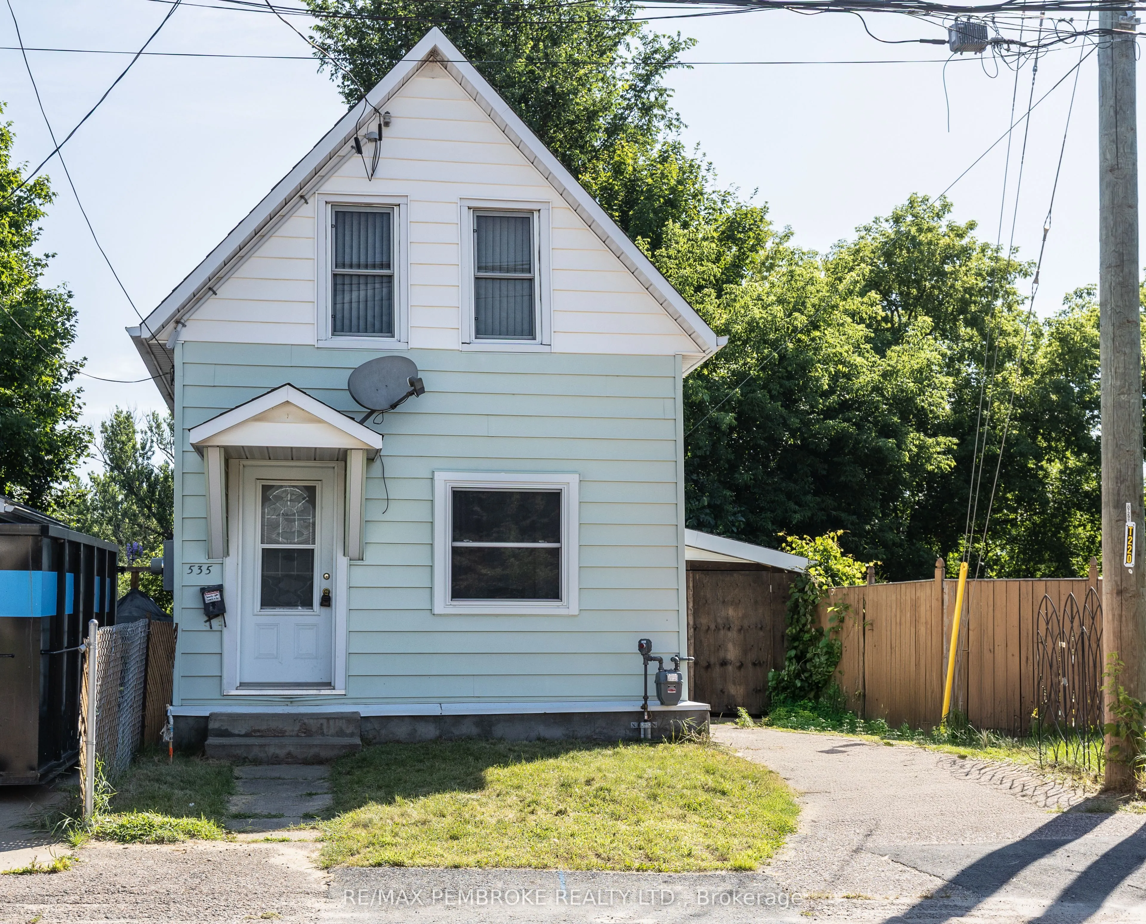 535 Moffat Street