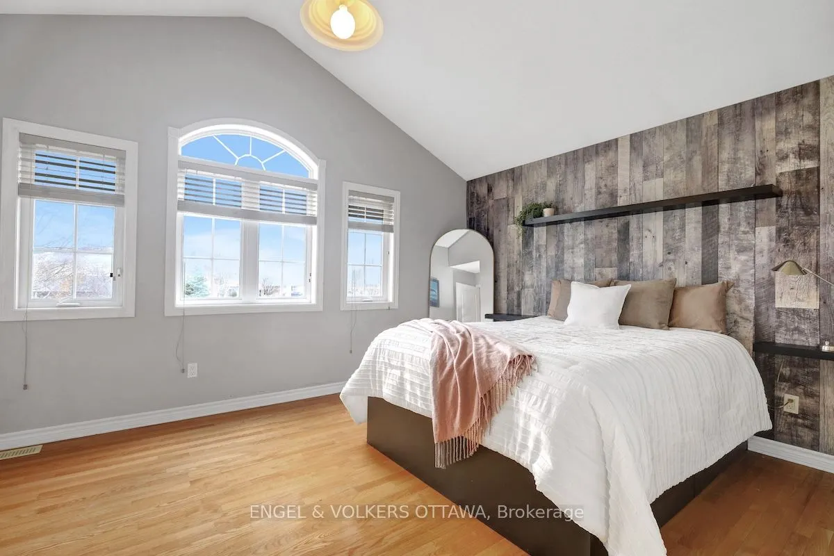 59 Frontenac Boulevard