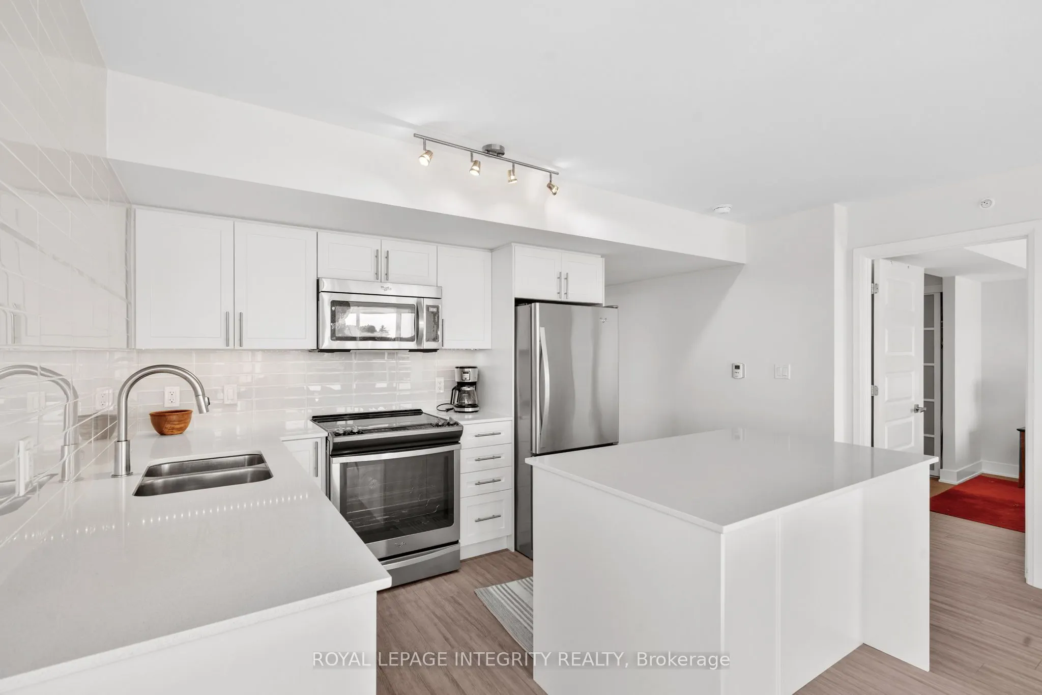 1035 Bank Street #609