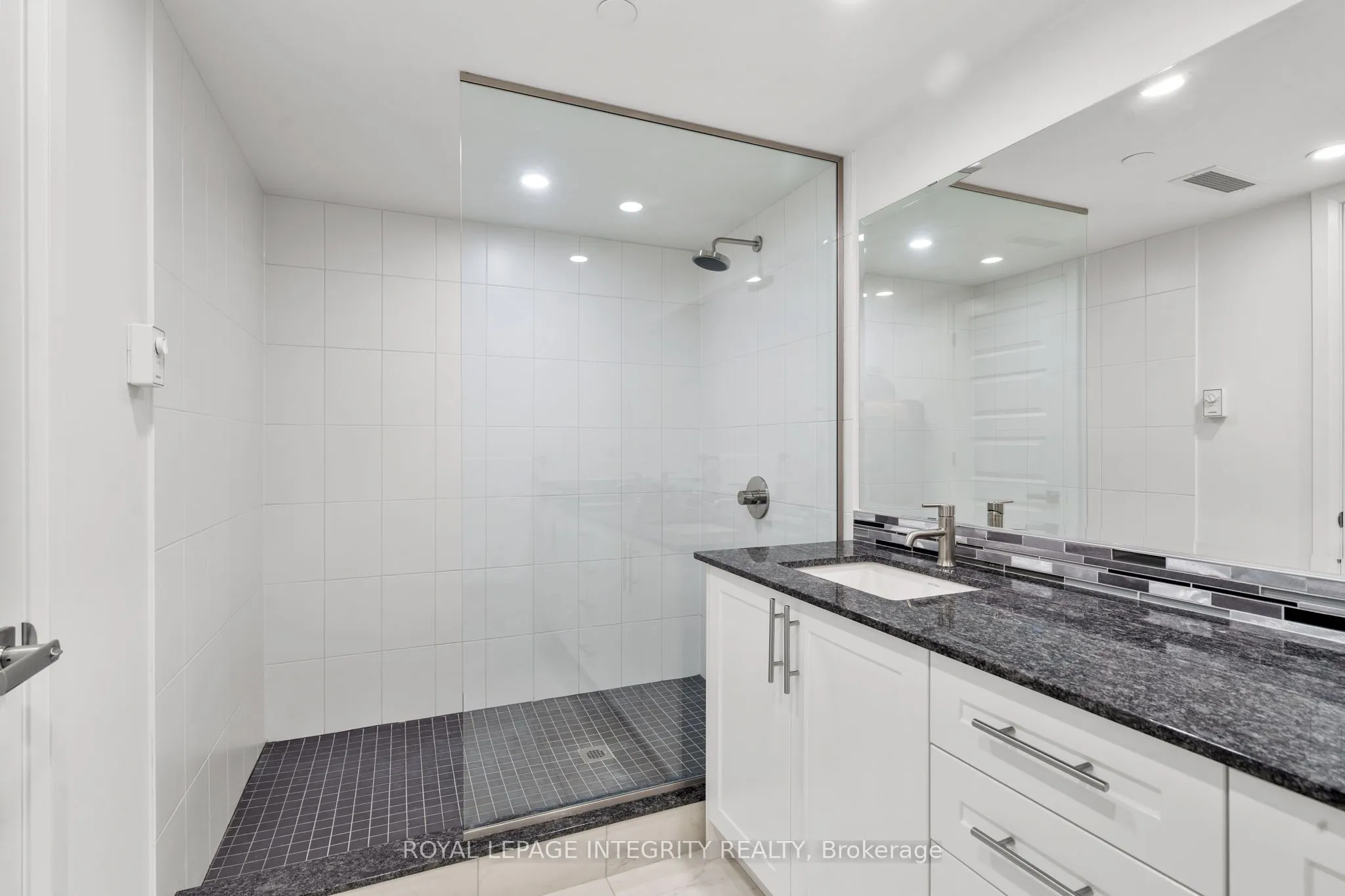 1035 Bank Street #609