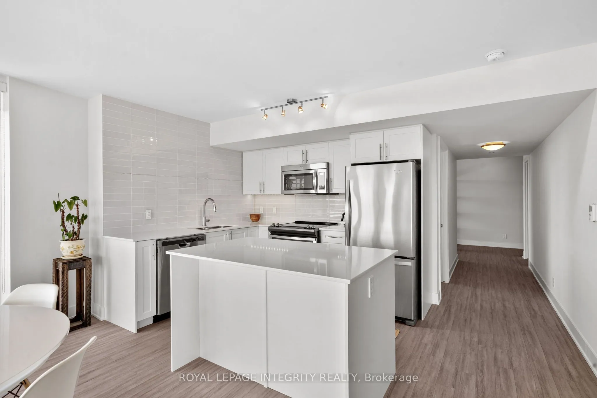 1035 Bank Street #609