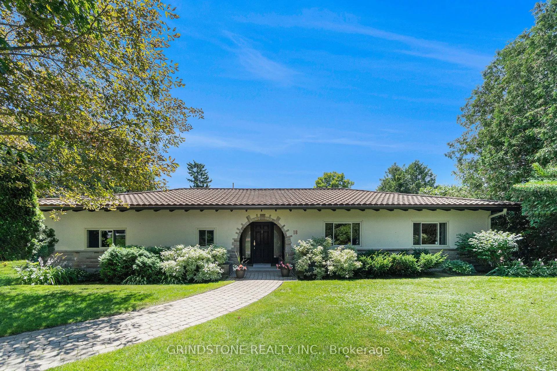 18 Eisenhower Crescent