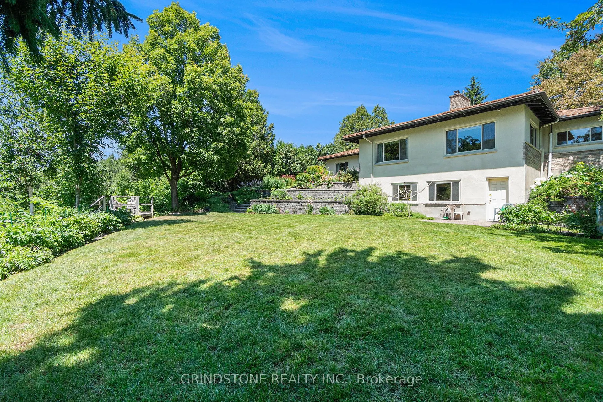 18 Eisenhower Crescent