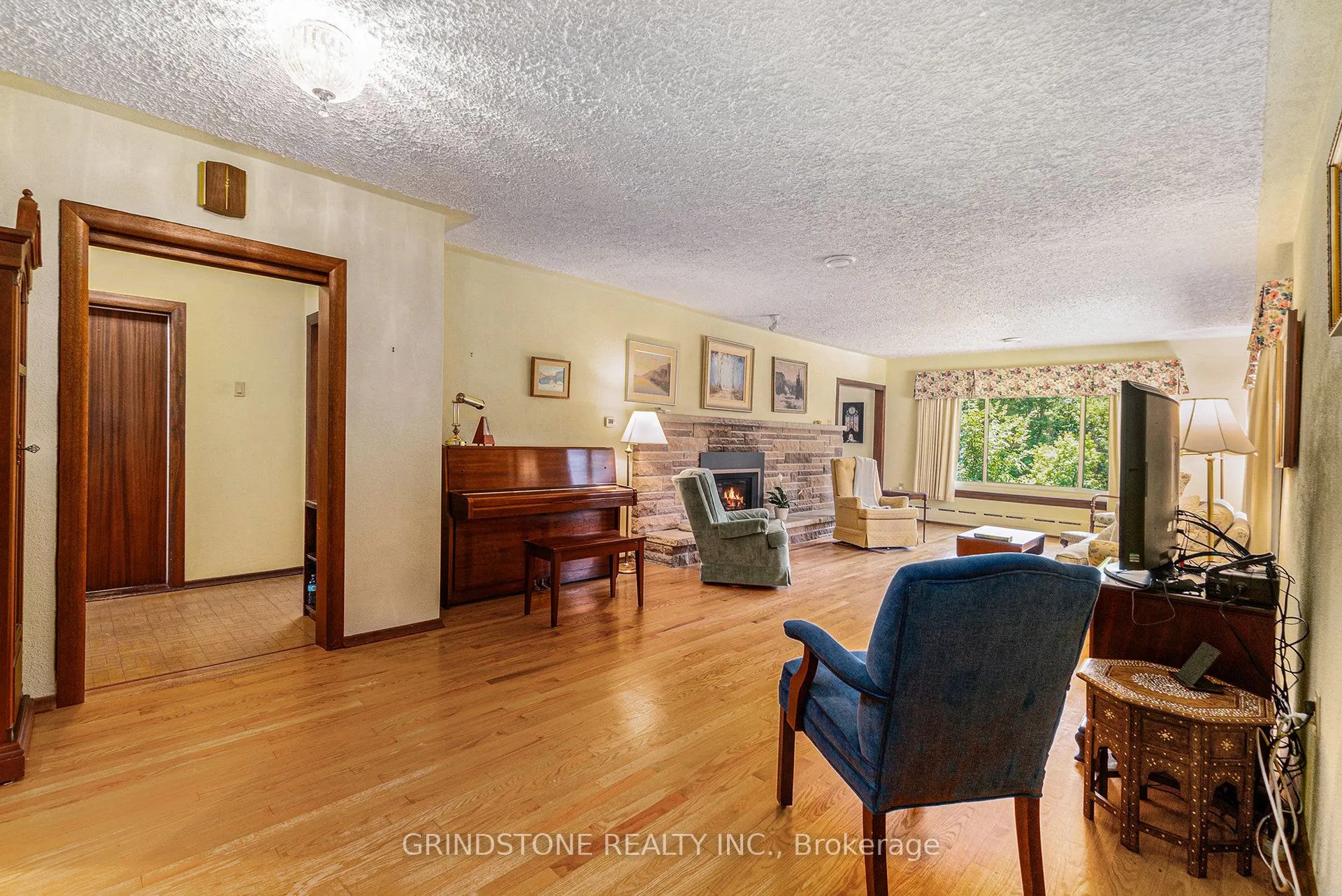 18 Eisenhower Crescent